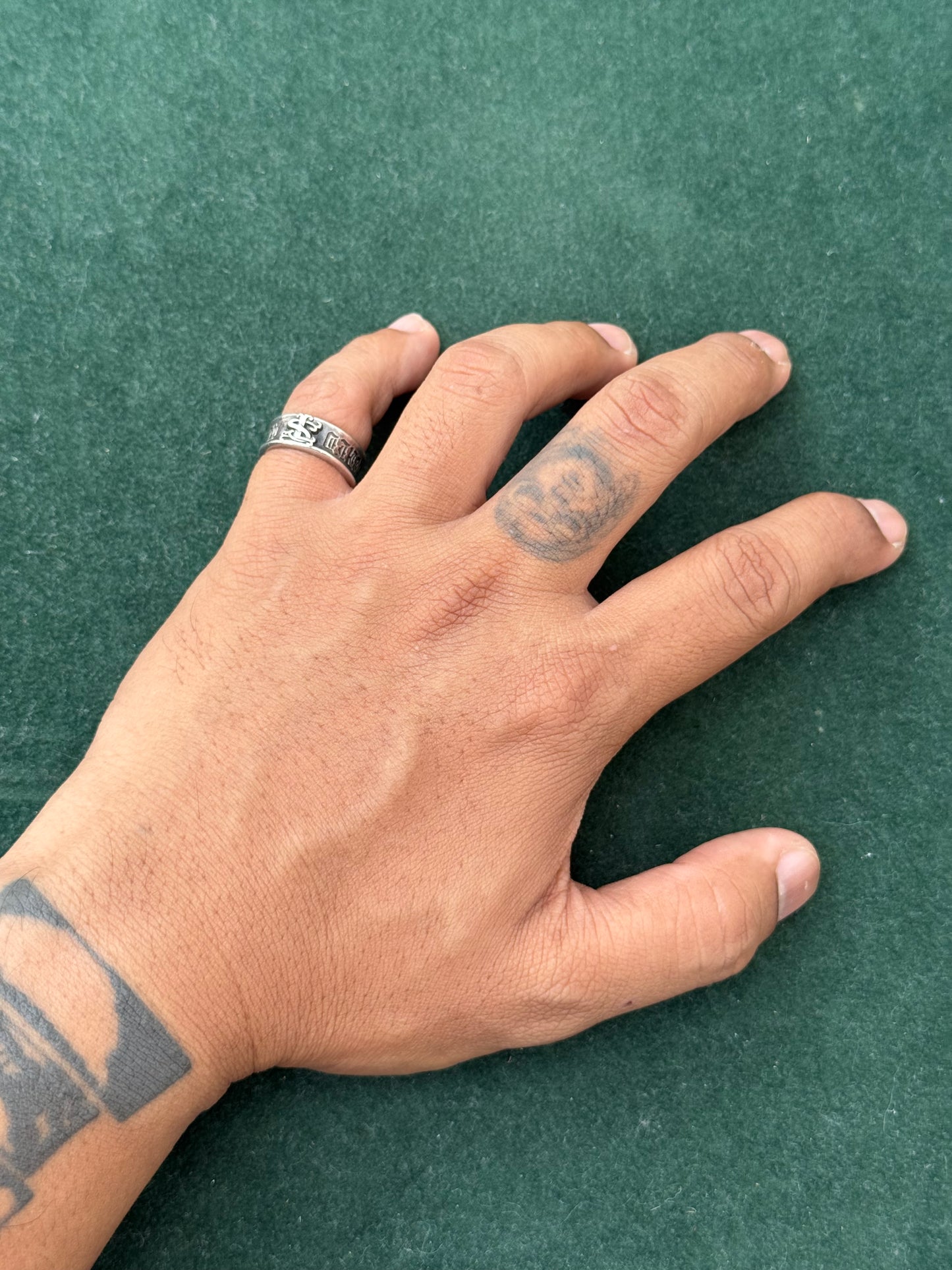 Vintage Sacred Heart Silver Band Ring – Gothic Engraved Style