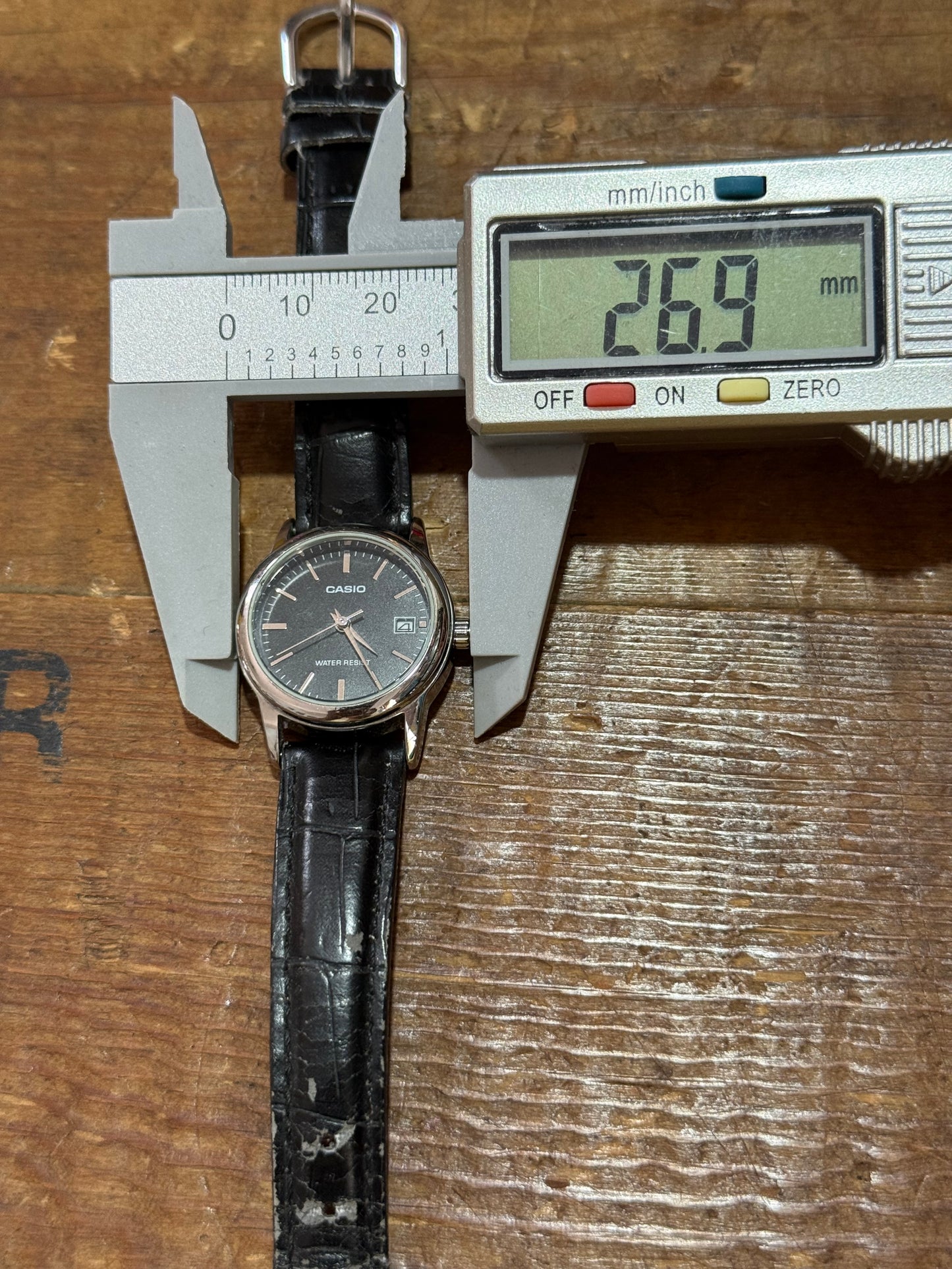 Casio Analog Watch Date Display