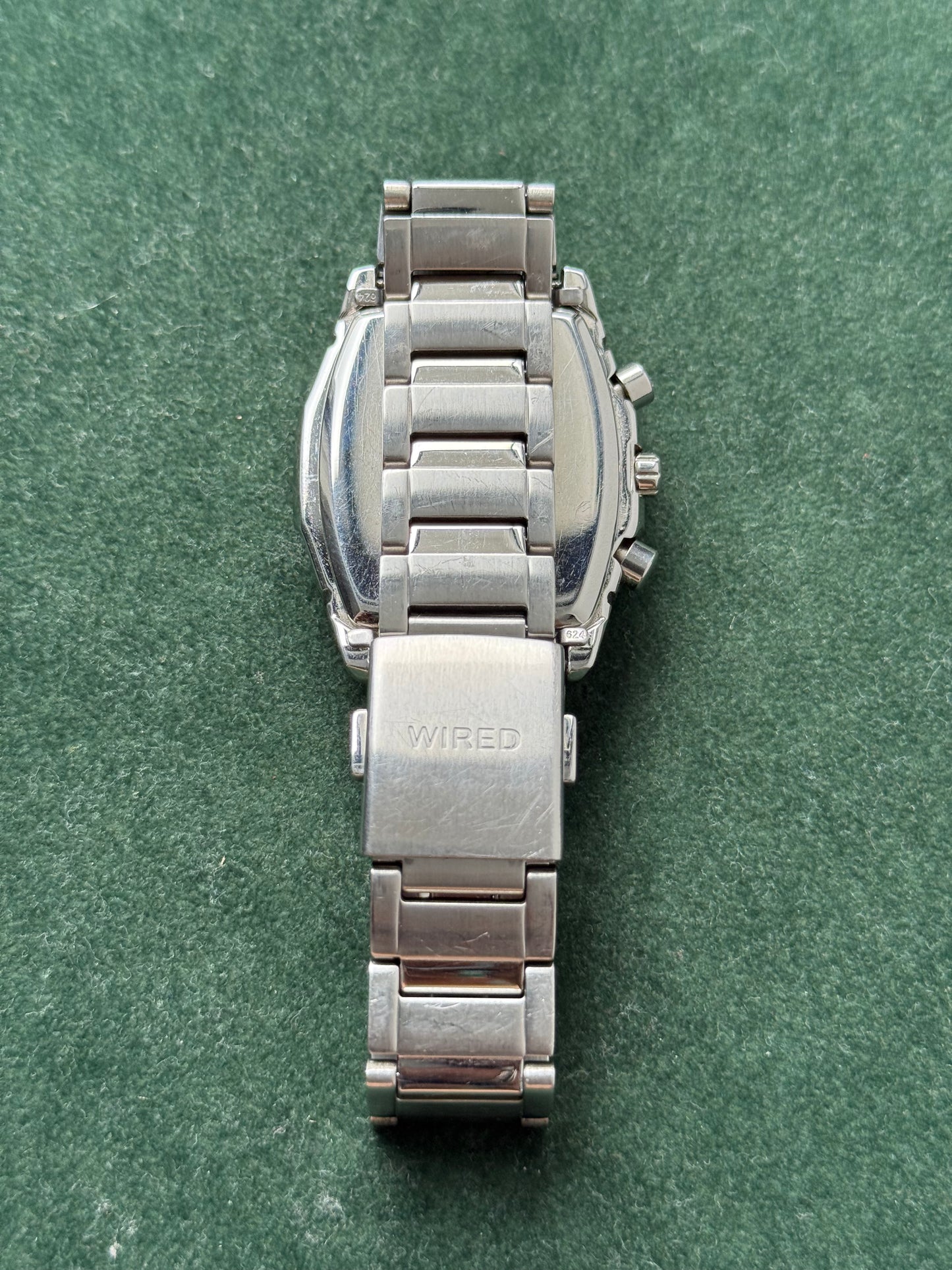 Seiko Wired Chronograph V176-0AJ0 Red Dial Stainless Steel Watch – Solar Quartz
