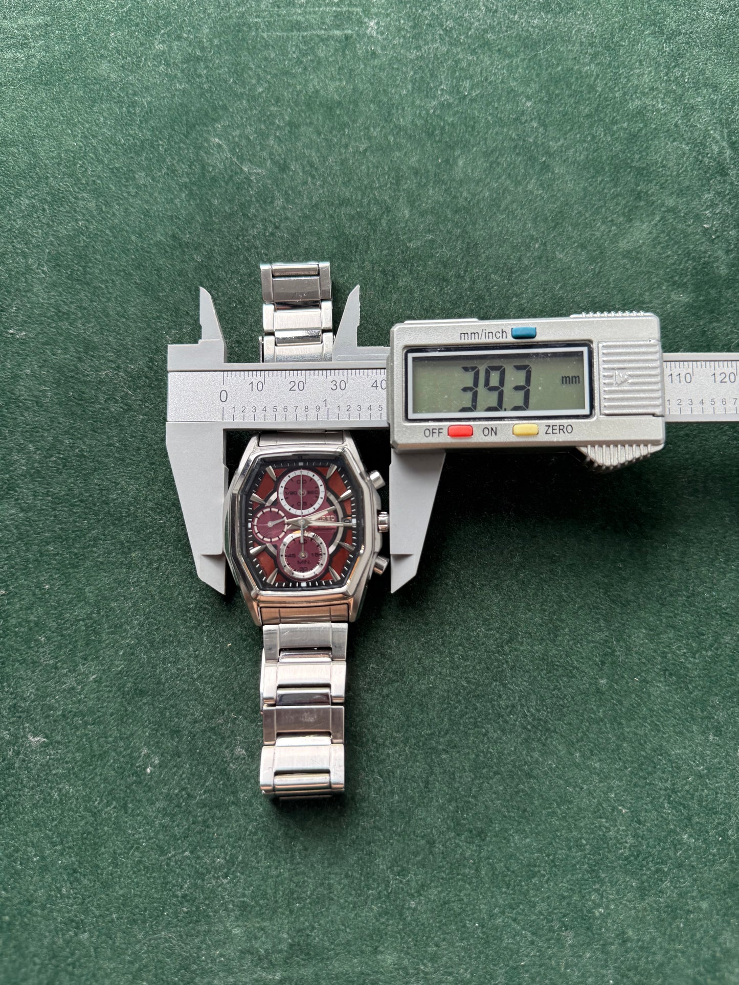 Seiko Wired Chronograph V176-0AJ0 Red Dial Stainless Steel Watch – Solar Quartz