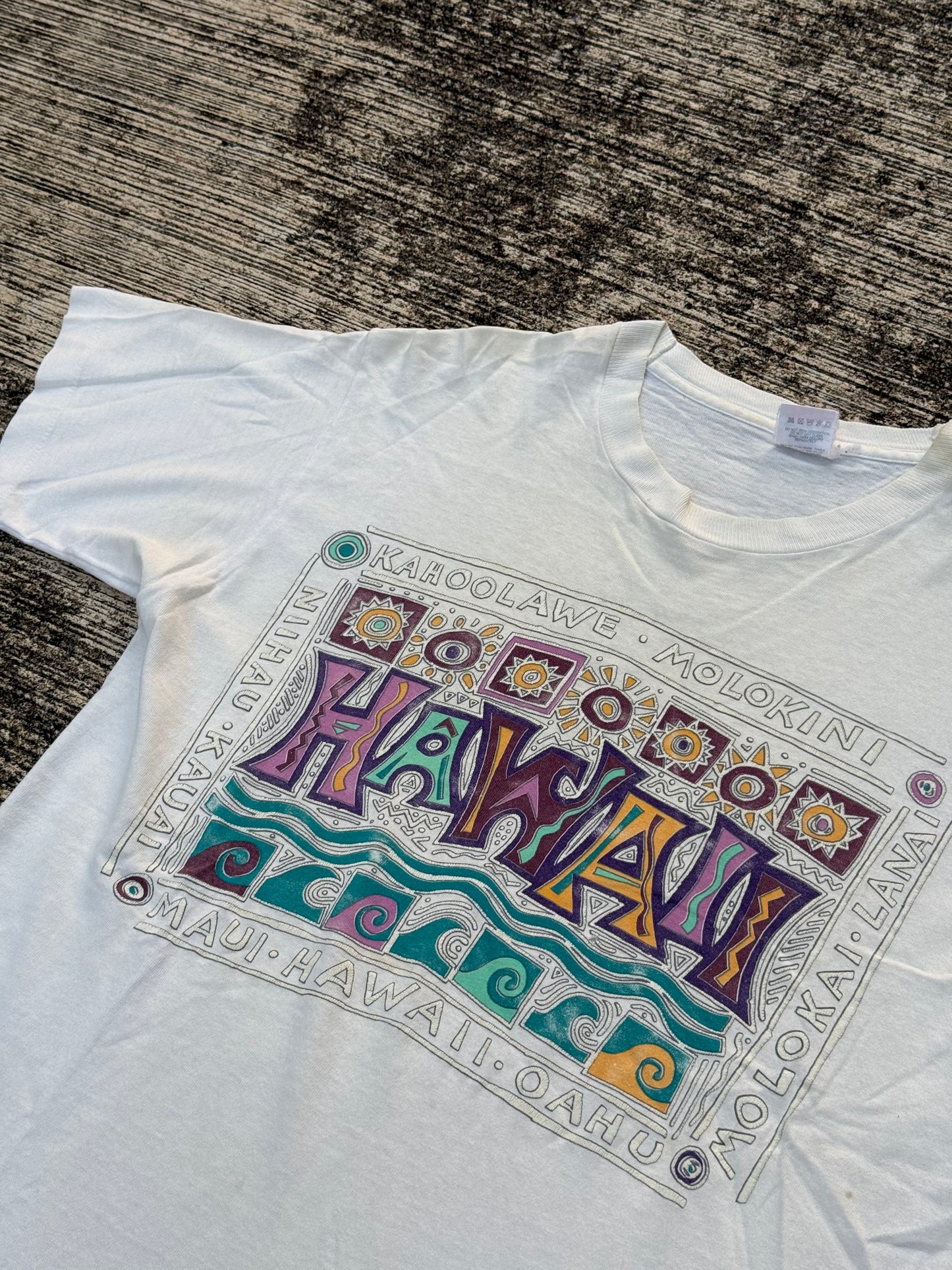 Vintage 1990s Hawaii Tribal Graphic Tee