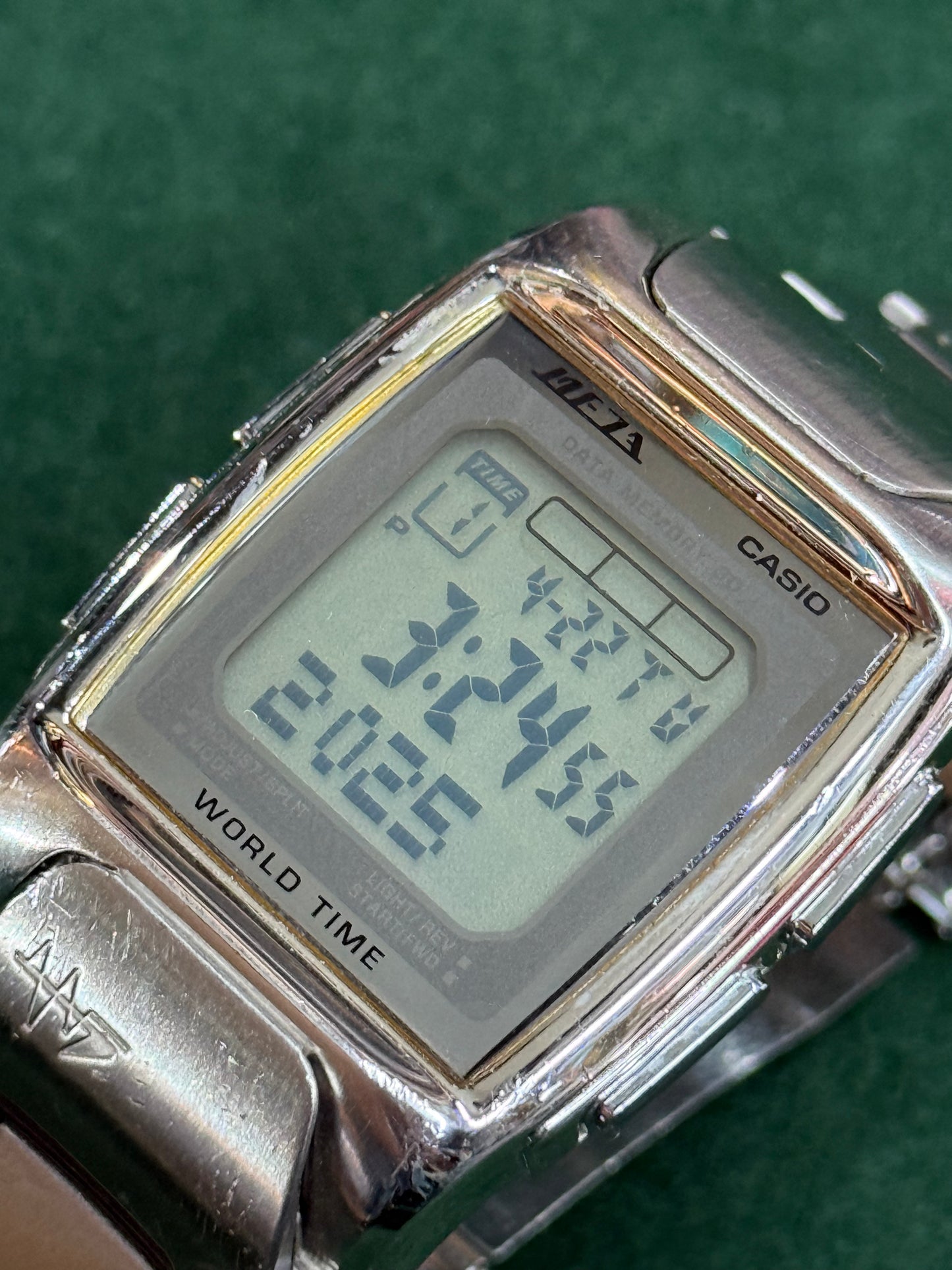 Rare Vintage Casio Data Memory 30 World Time ME-110 Stainless Steel Digital Watch Japan