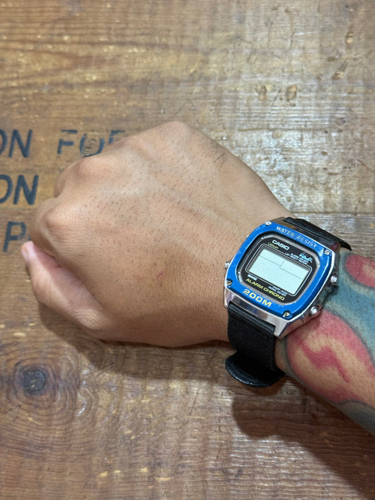 Vintage 80s Casio DW-1000 Japan Watch Junk Not Working For Parts