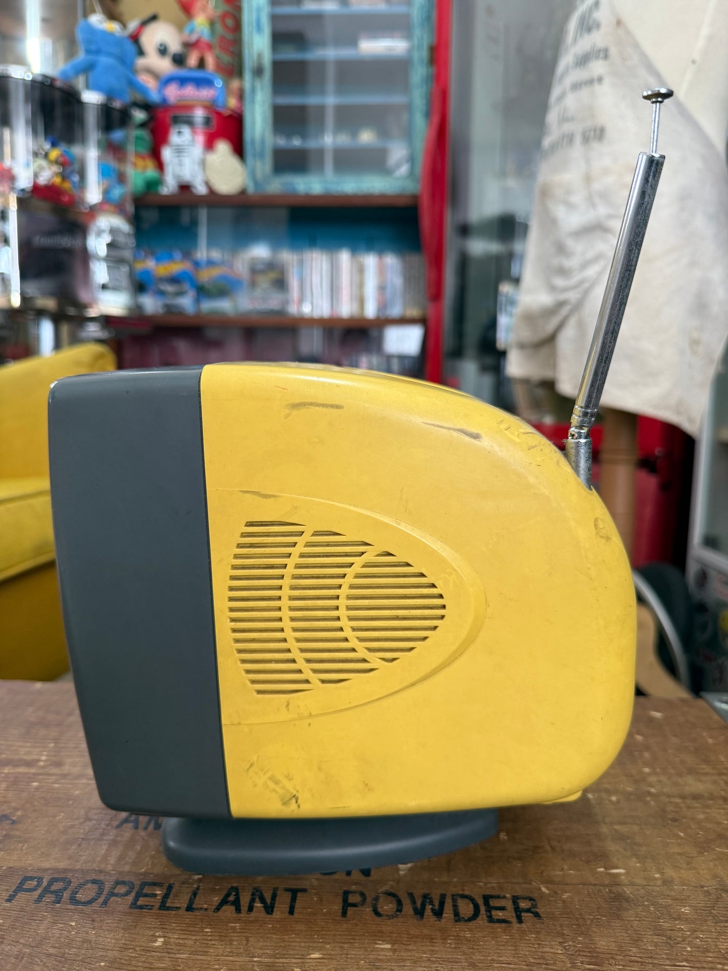Vintage MTE 7” Portable Black & White Mini CRT Television