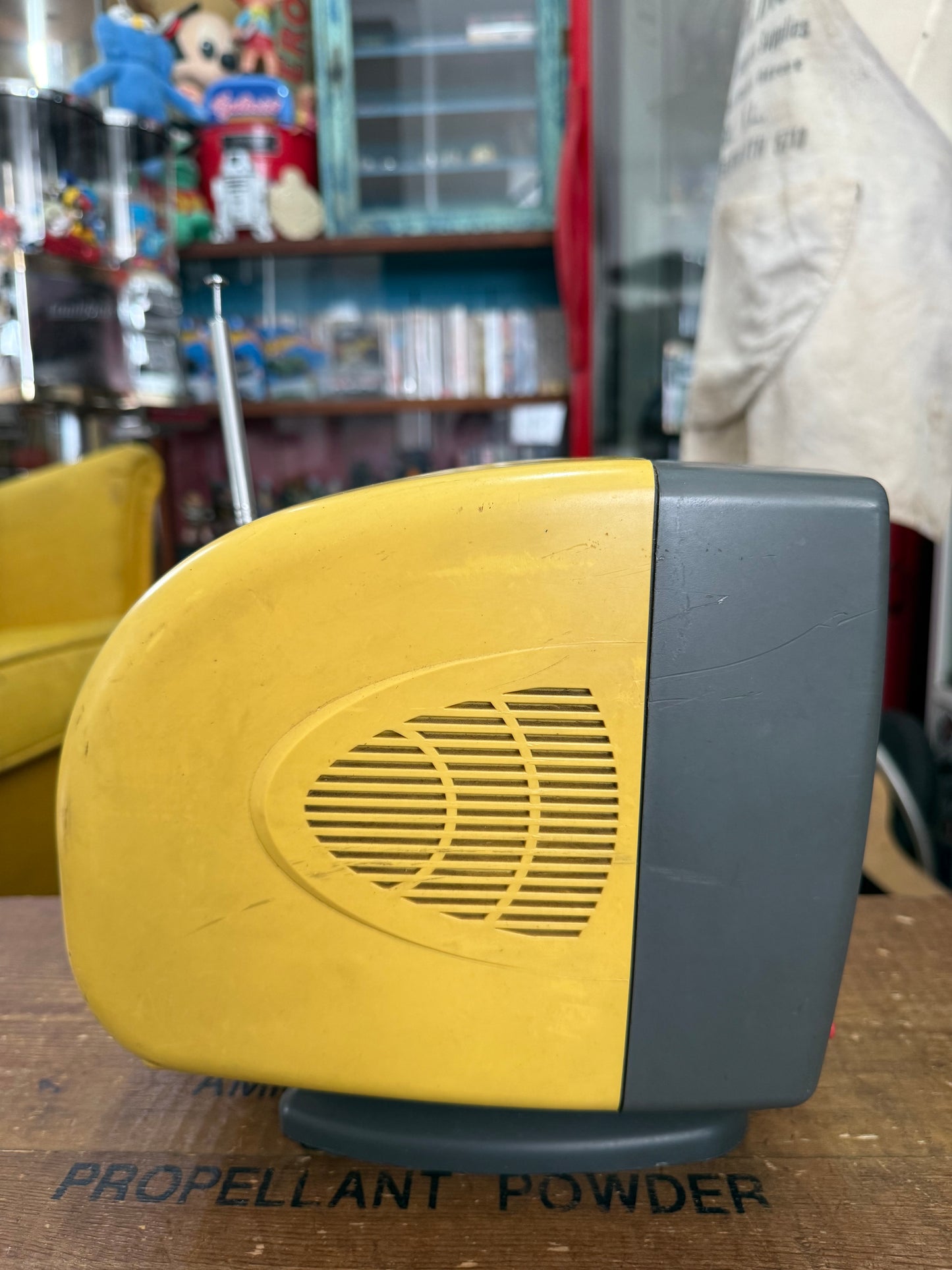 Vintage MTE 7” Portable Black & White Mini CRT Television