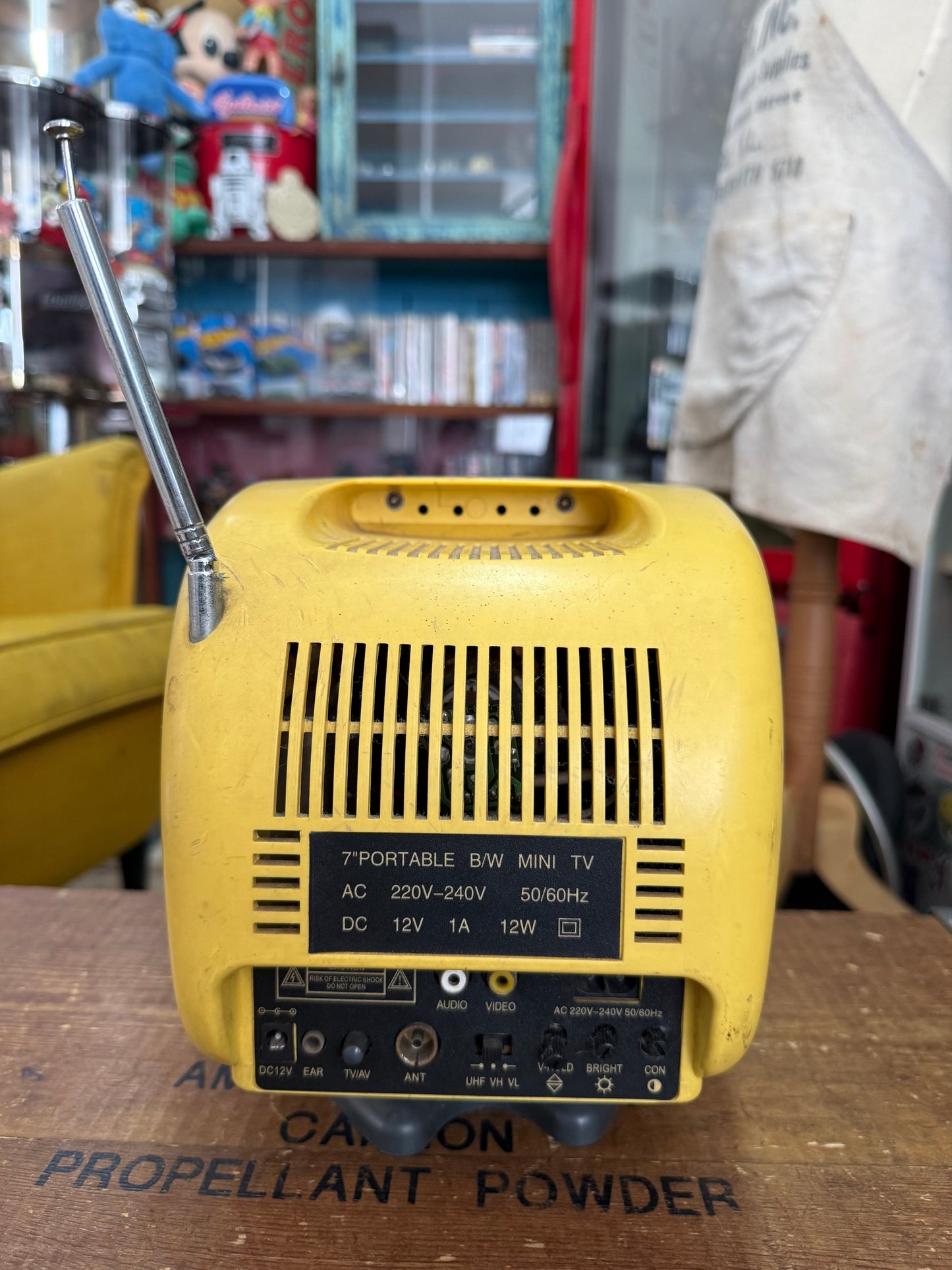 Vintage MTE 7” Portable Black & White Mini CRT Television
