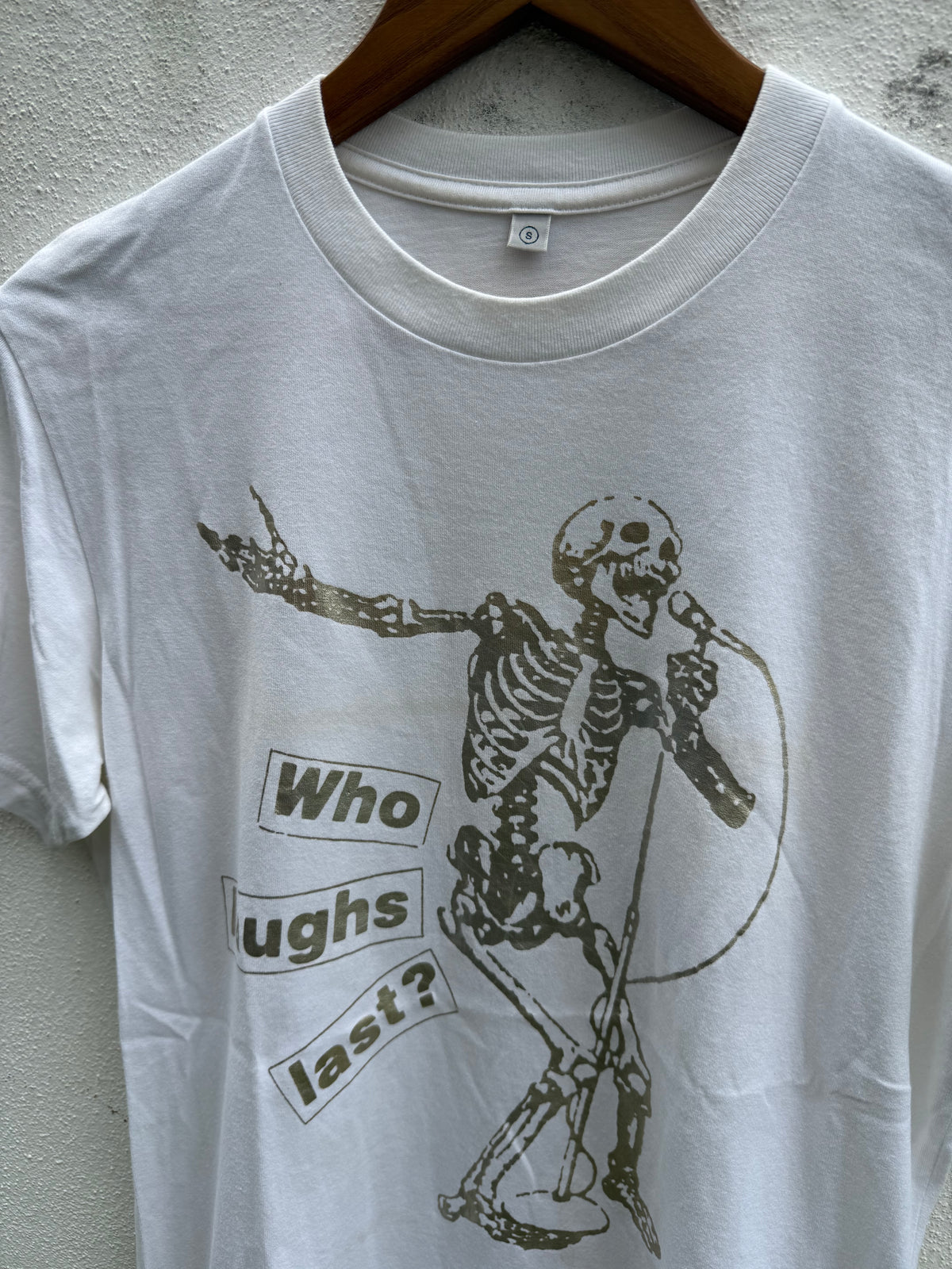 Uniqlo Barbara Kruger Who Laughs Last? Art Tshirt