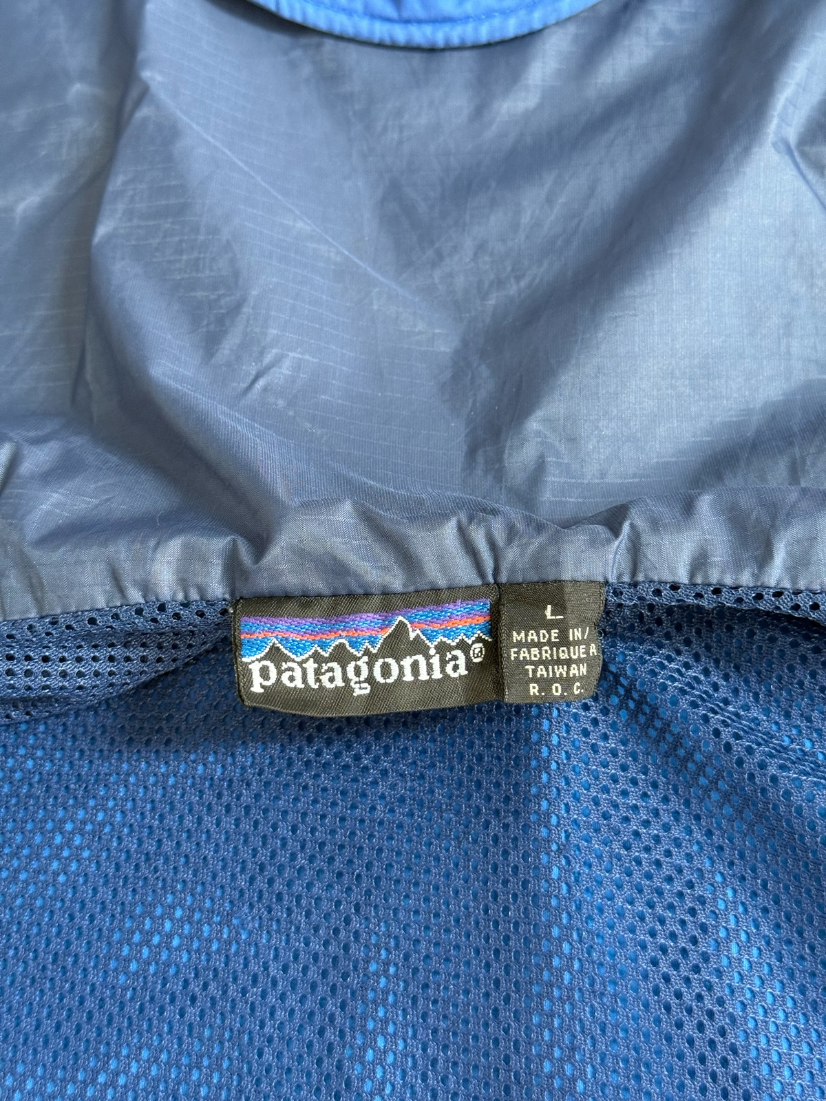Vintage 1990s Patagonia Hooded Rain Jacket Blue Outdoor Shell Windbreaker