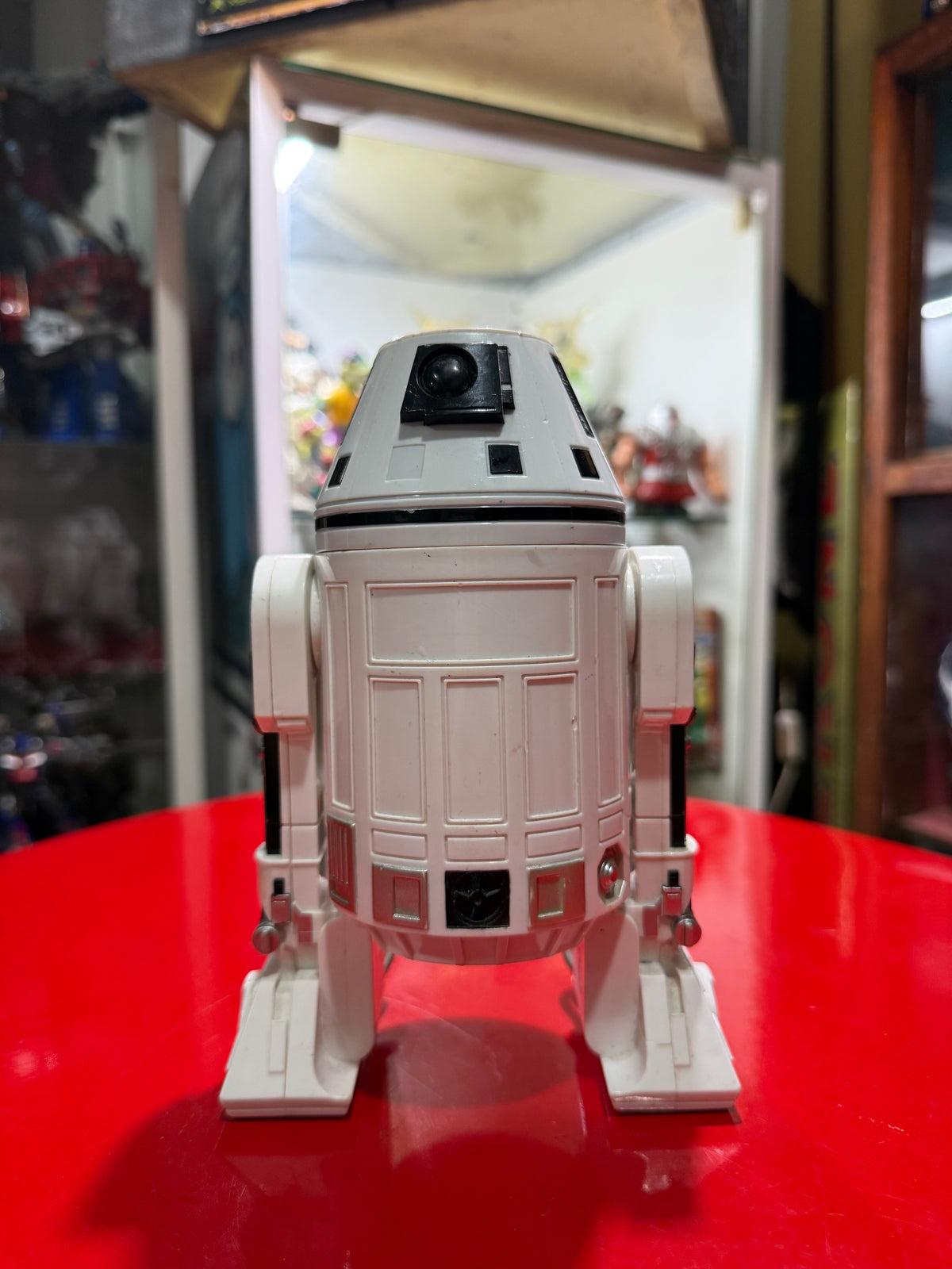 Hasbro Star Wars R2-D2 Droid Figure