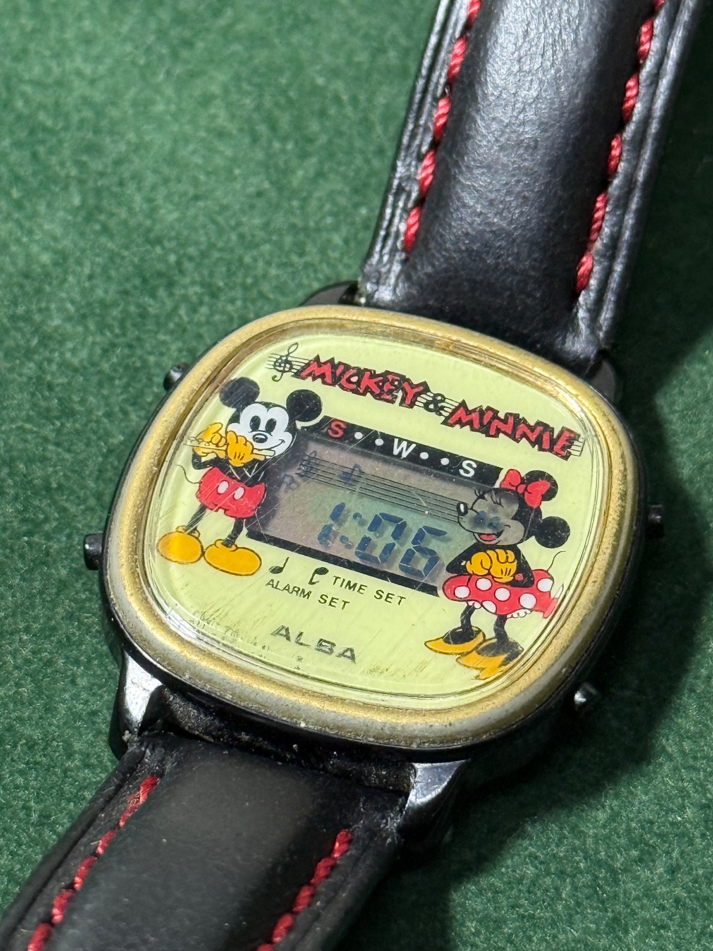 Vintage 1980s ALBA Alarm Melody Mickey & Minnie Digital Watch – Y758-5000 Japan