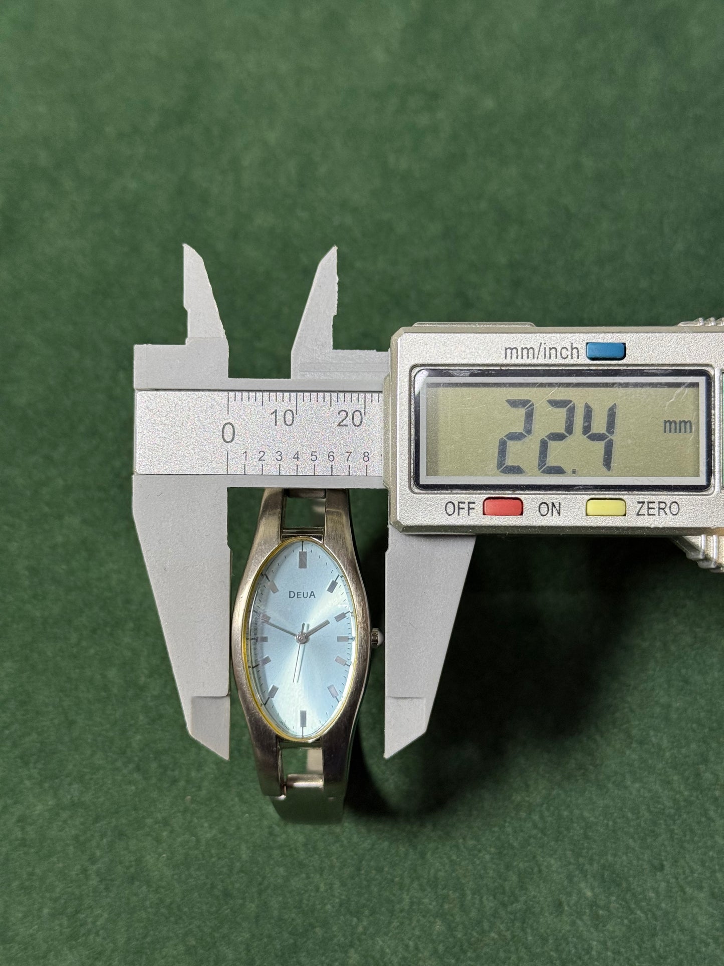 Vintage ALBA Ladies Bangle Watch – Y151-5D70 Japan Oval Case