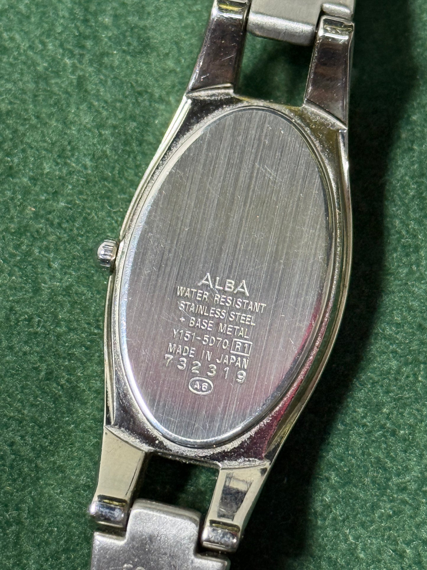 Vintage ALBA Ladies Bangle Watch – Y151-5D70 Japan Oval Case