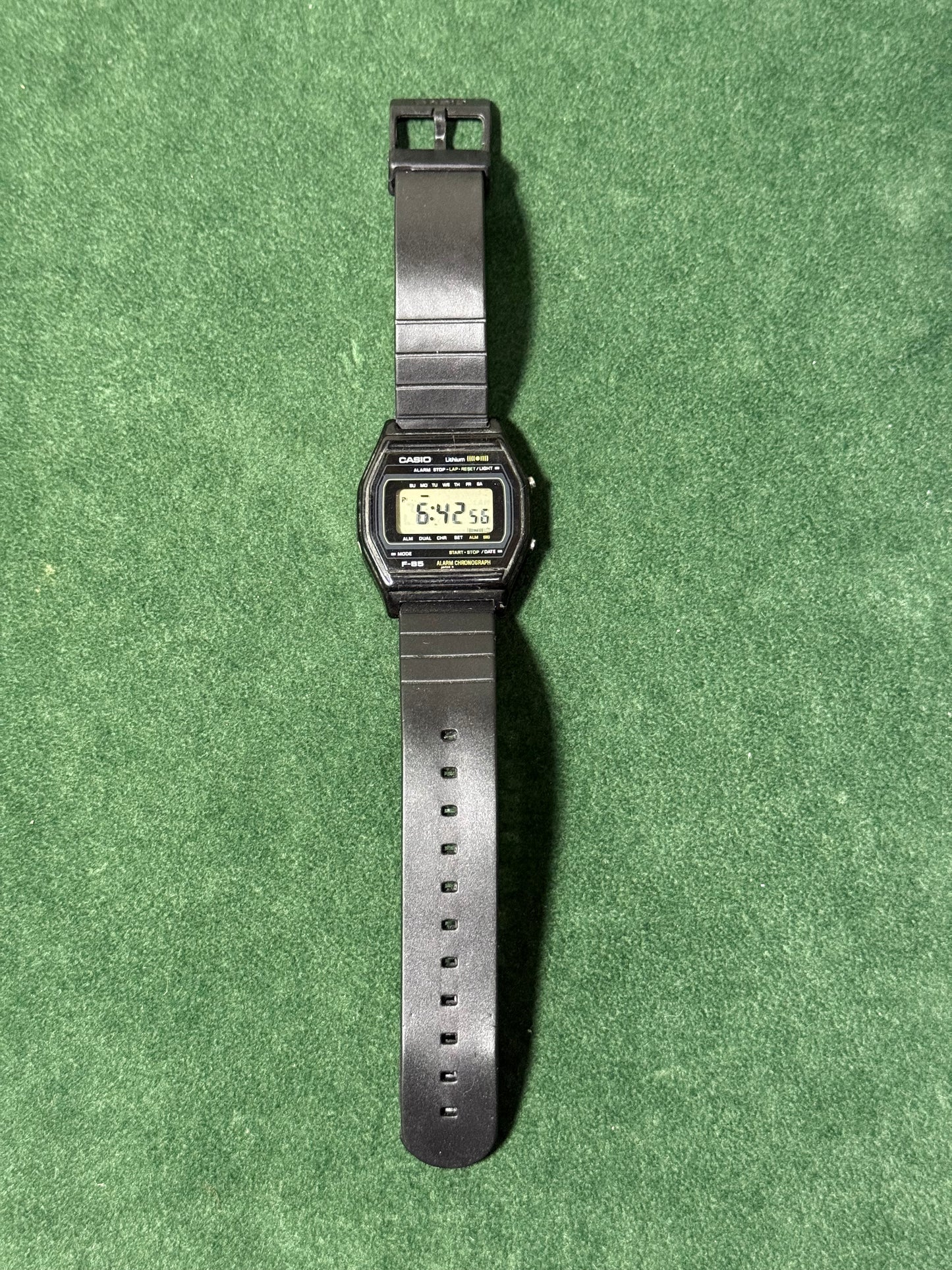 Vintage 1980s Casio F-85 Digital Watch