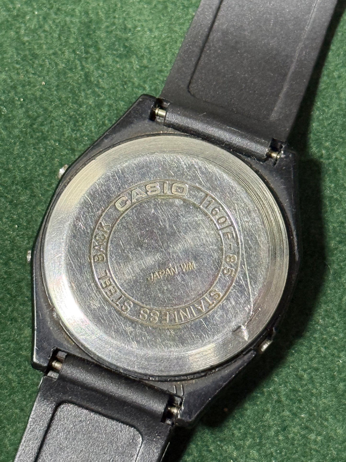 Vintage 1980s Casio F-85 Digital Watch