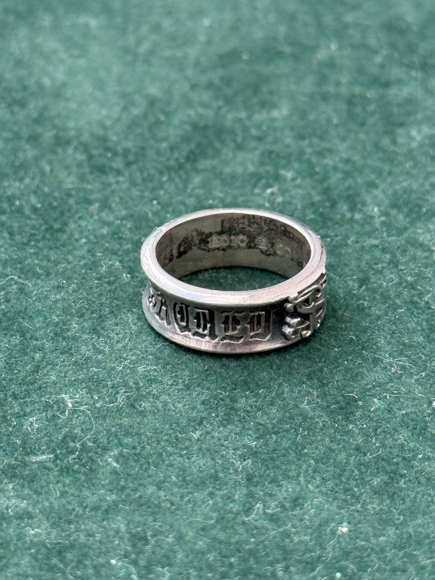 Vintage Sacred Heart Silver Band Ring – Gothic Engraved Style