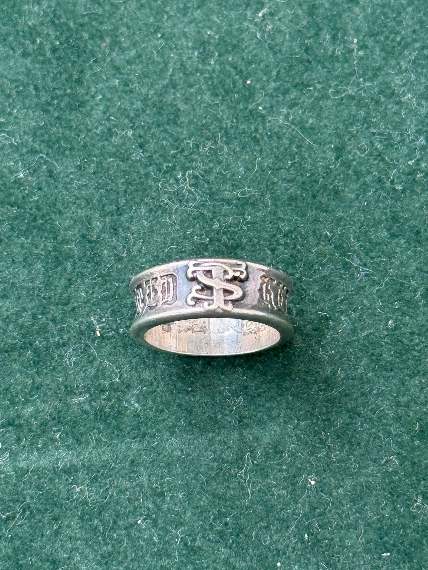 Vintage Sacred Heart Silver Band Ring – Gothic Engraved Style