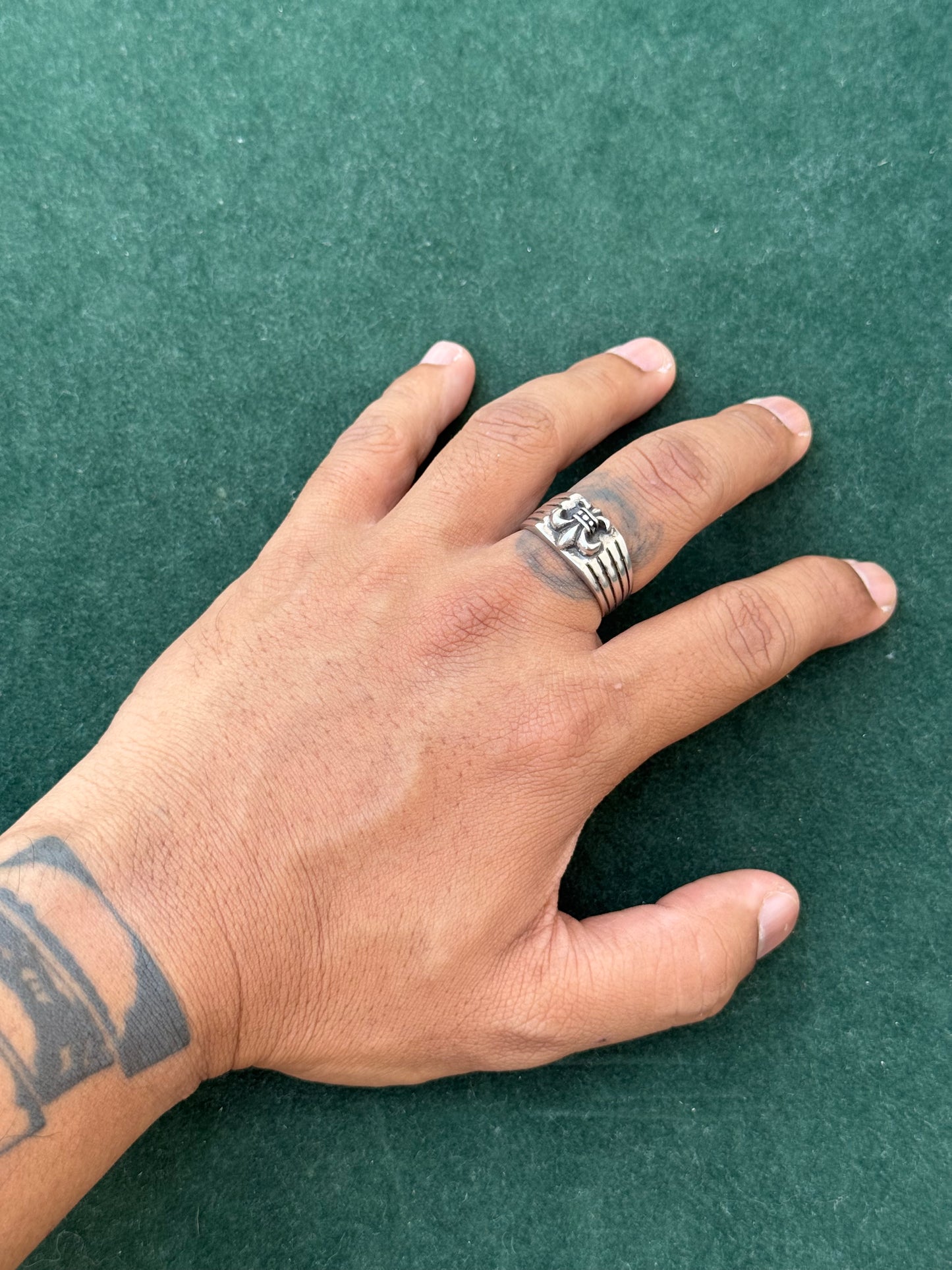 Vintage Sterling Silver Fleur-de-Lis Ring – Gothic Heraldic Design