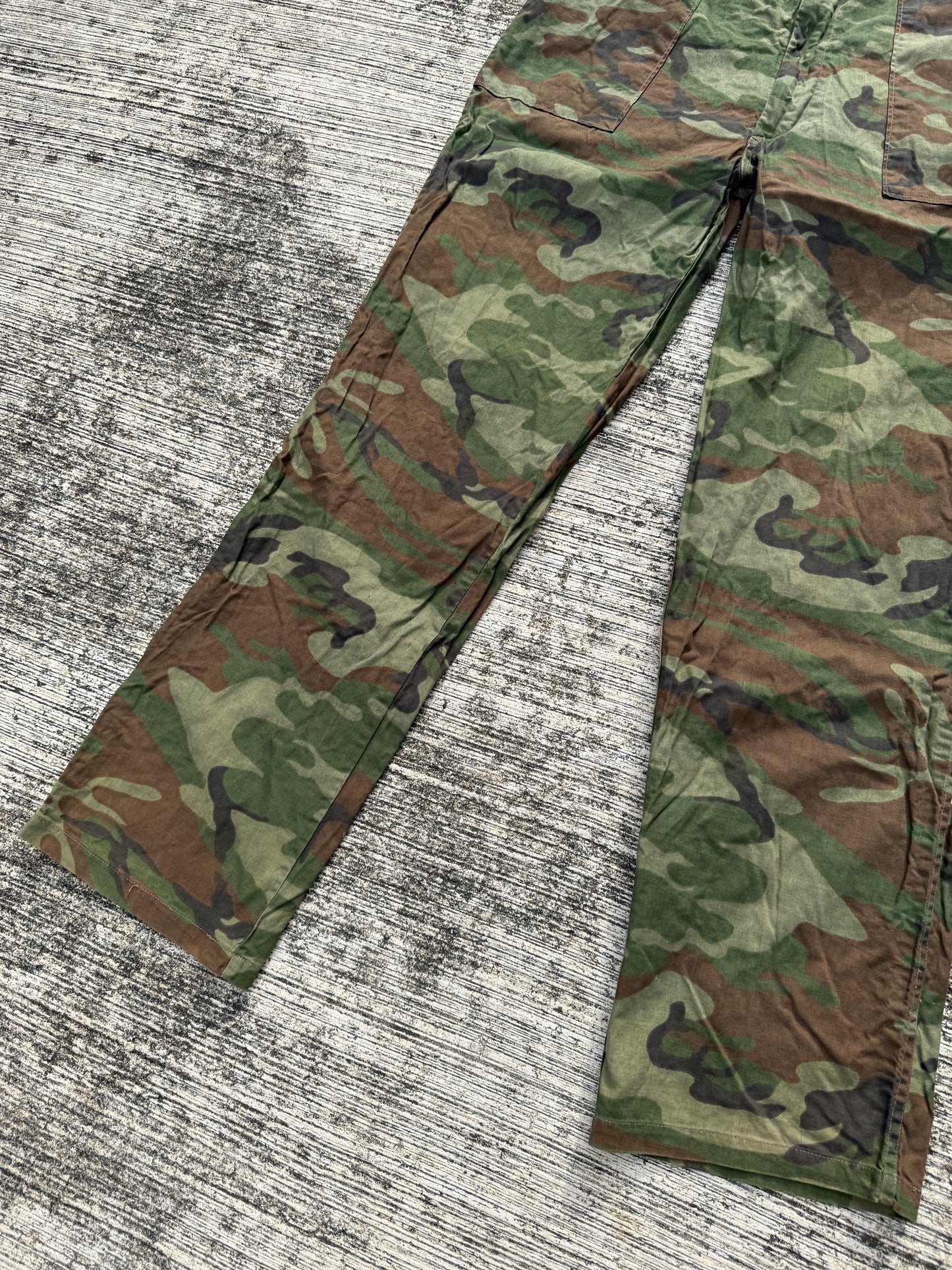 Vintage 80s–90s US Woodland Camouflage Utility Pants Military BDU Style