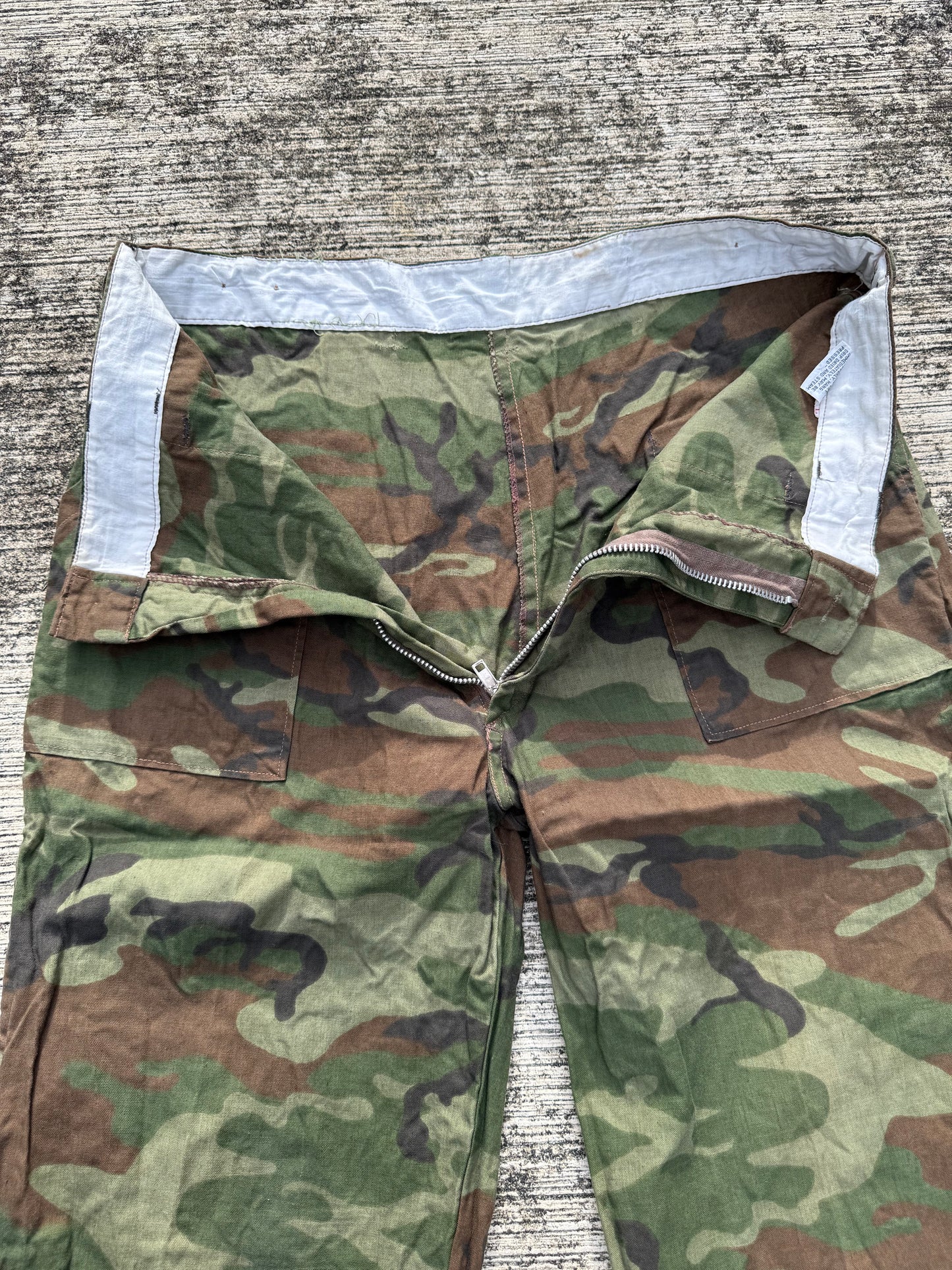 Vintage 80s–90s US Woodland Camouflage Utility Pants Military BDU Style