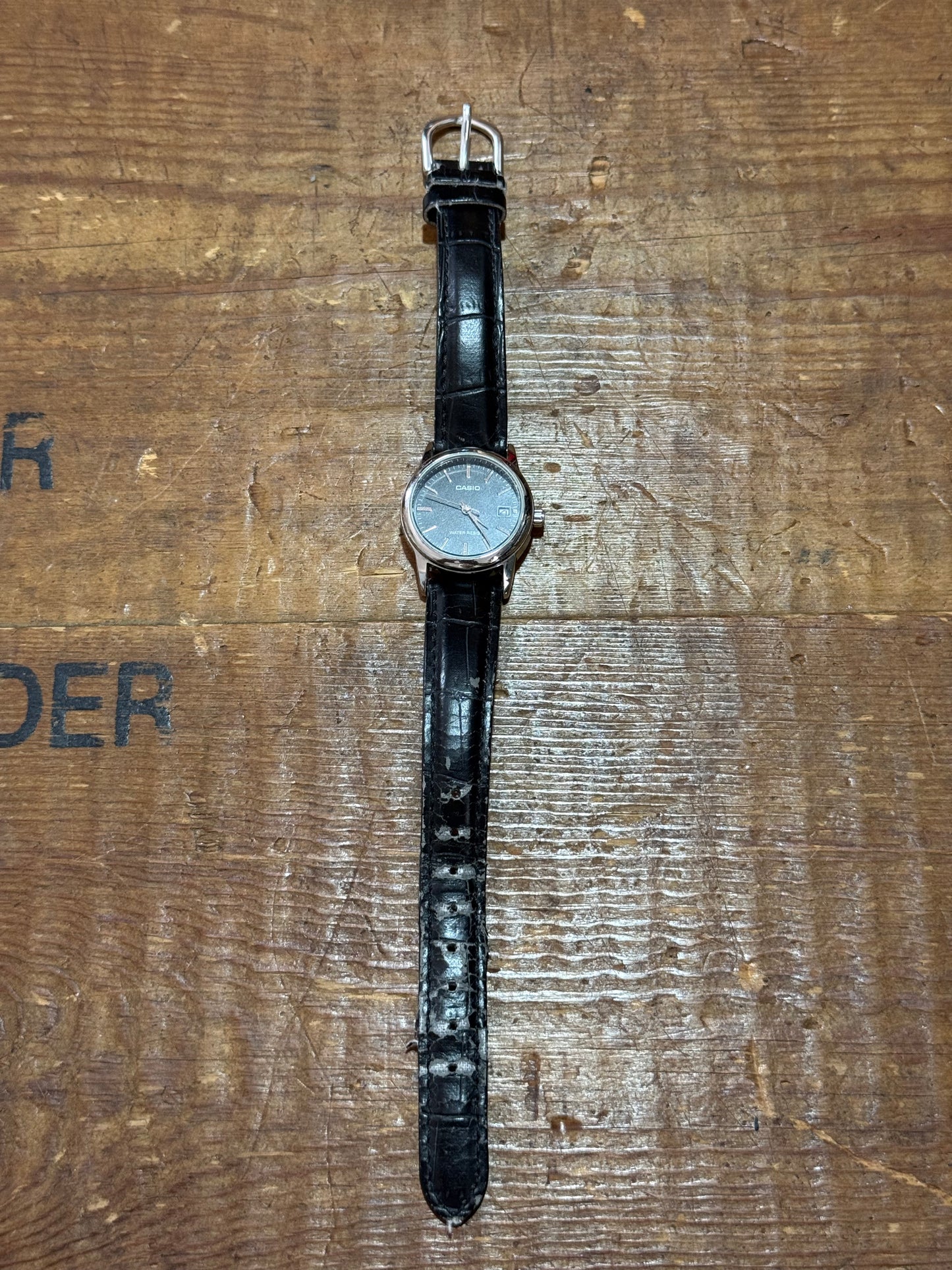 Casio Analog Watch Date Display