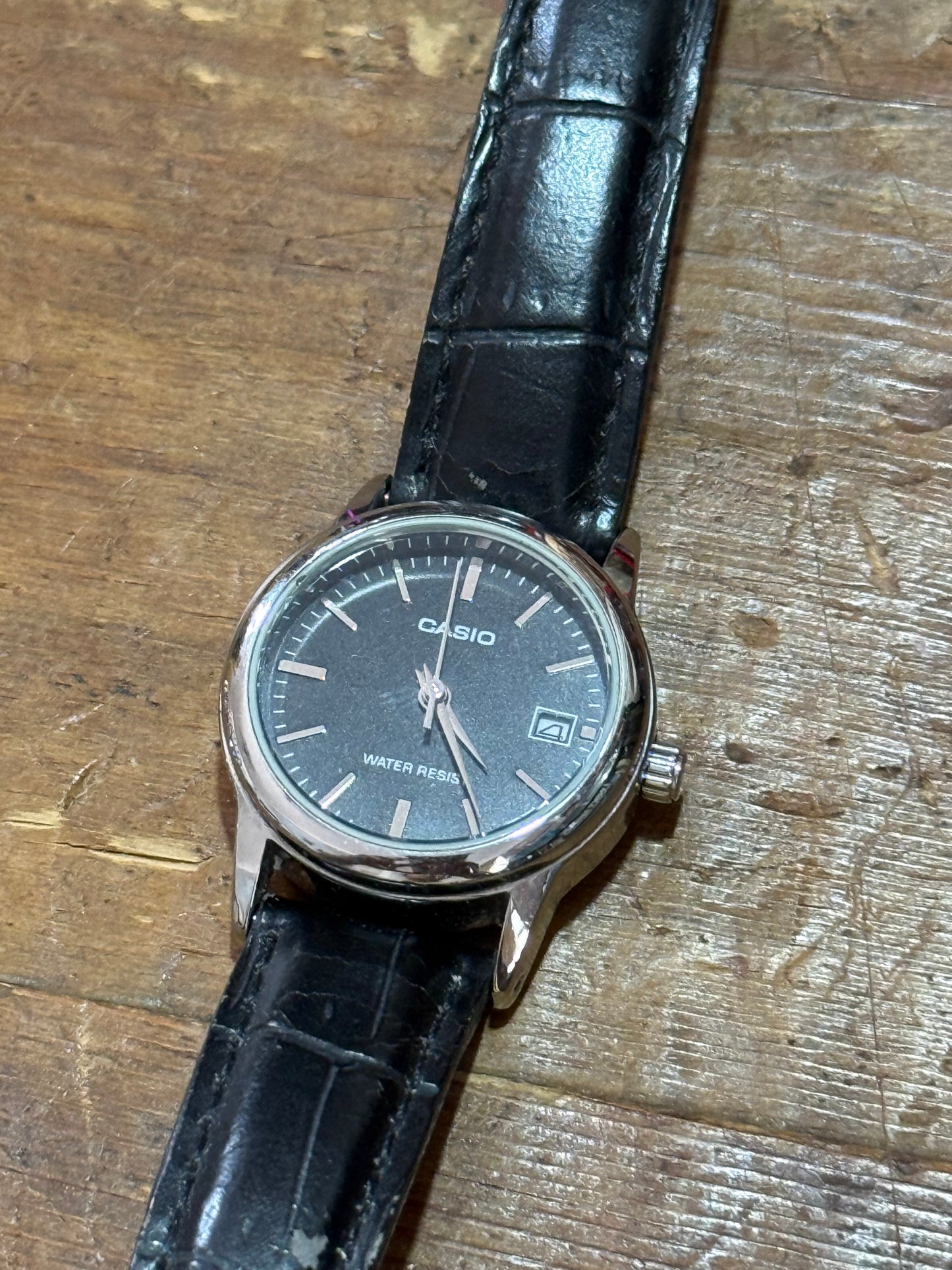 Casio Analog Watch Date Display