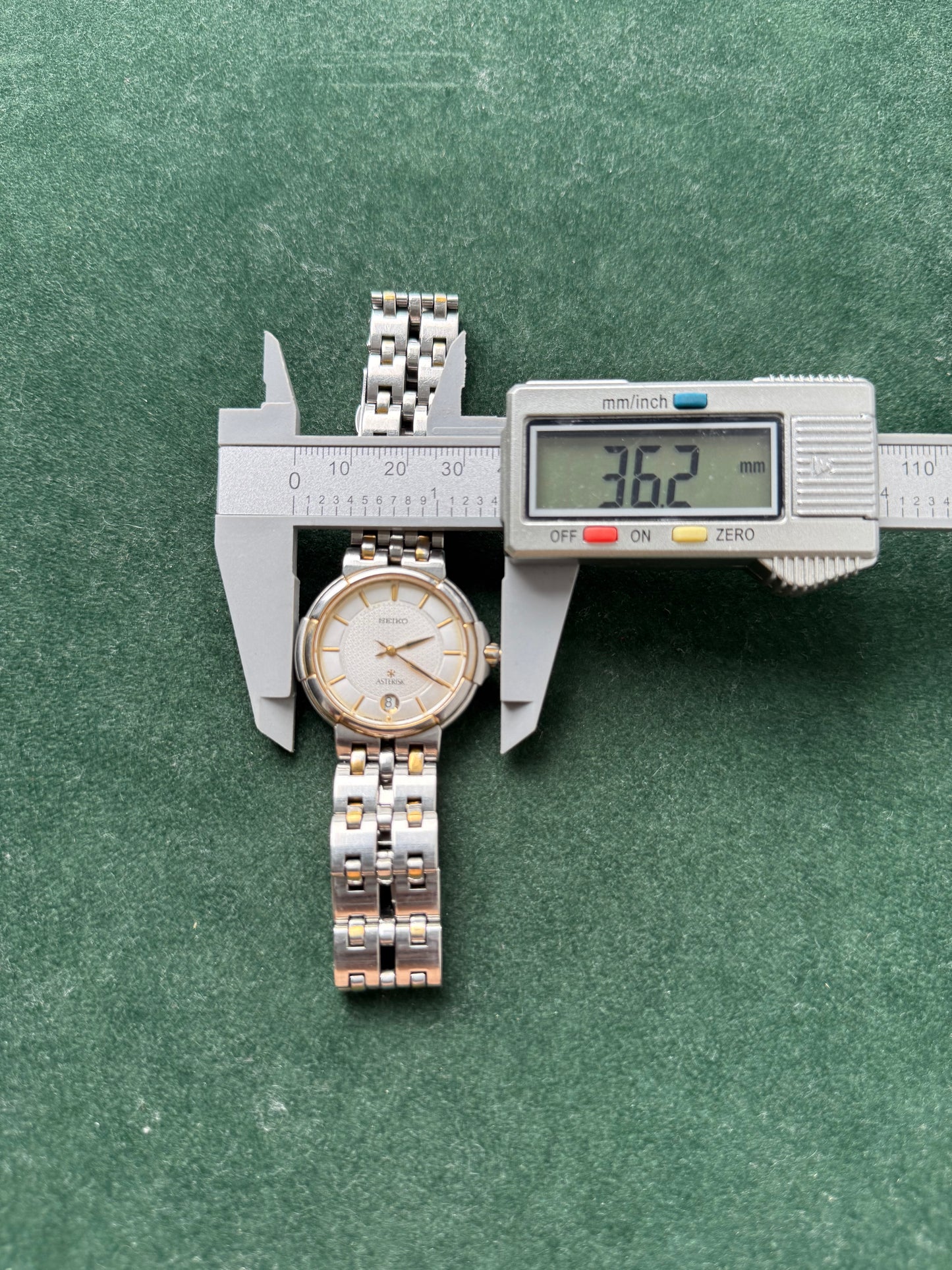 Vintage Seiko Asterisk 5E32-6A50 Two-Tone Quartz Watch
