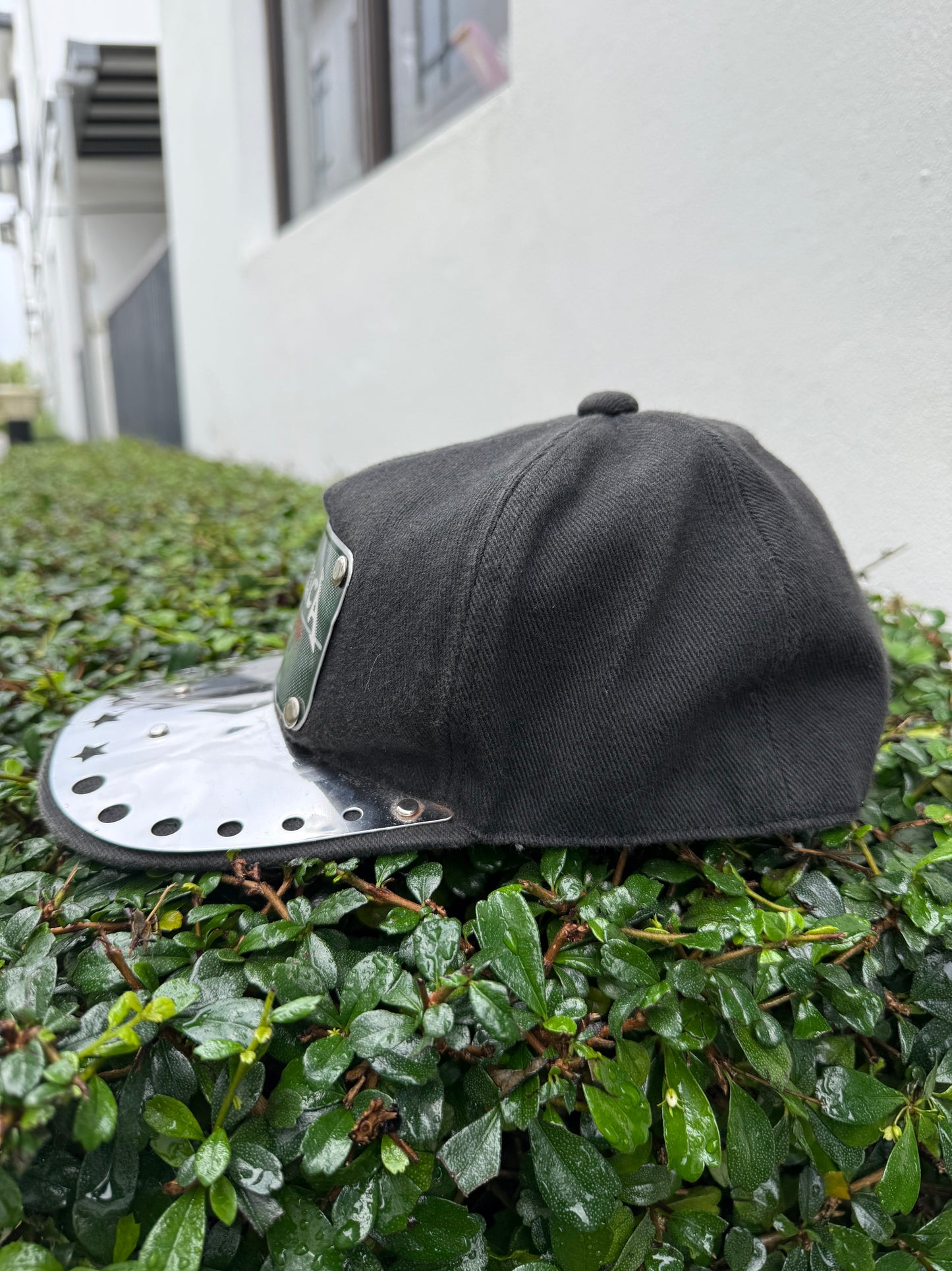 Vintage Metallica “Creeping Death” Snapback Cap with Metal Plate & Star Studded Brim