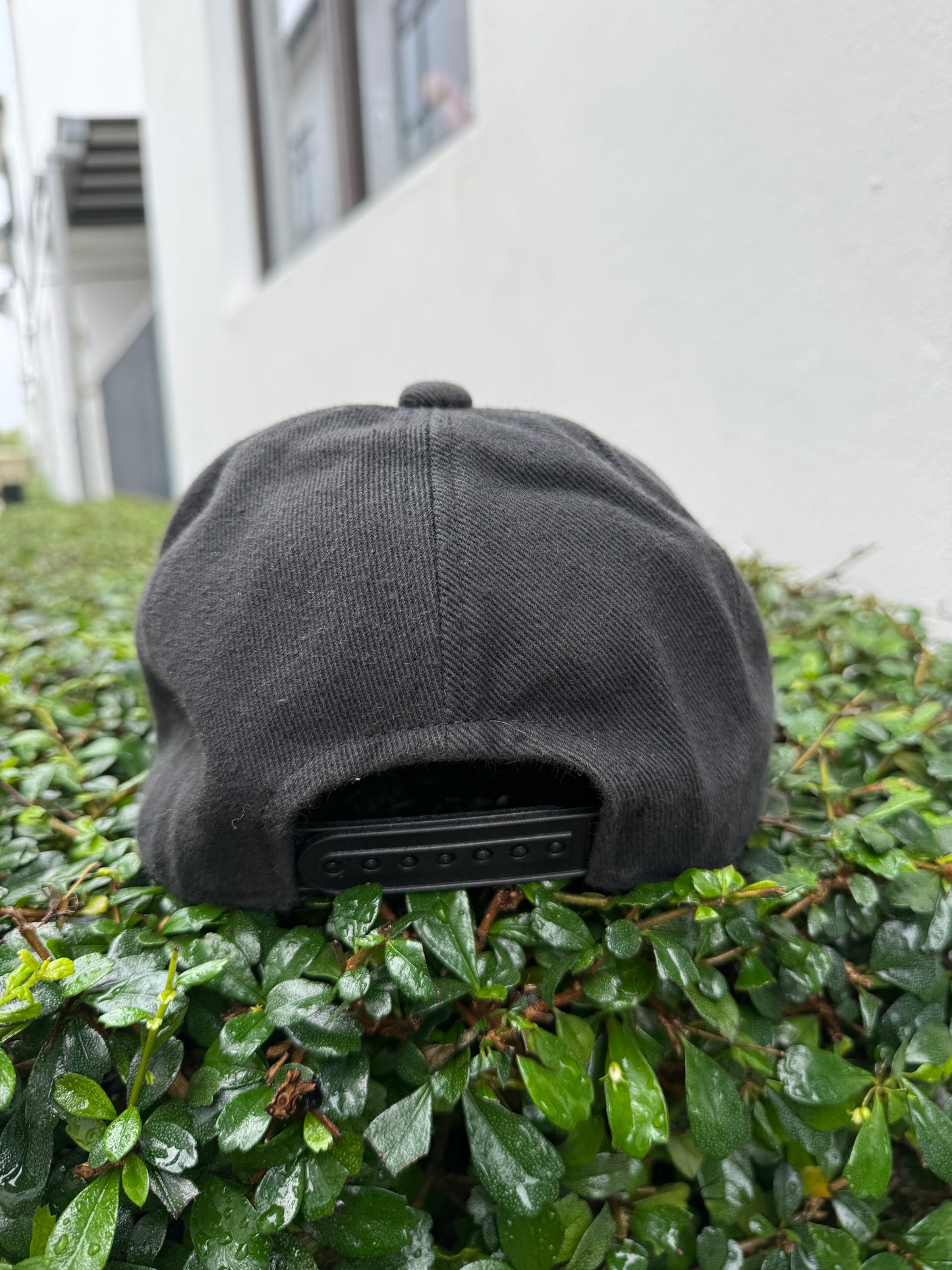 Vintage Metallica “Creeping Death” Snapback Cap with Metal Plate & Star Studded Brim