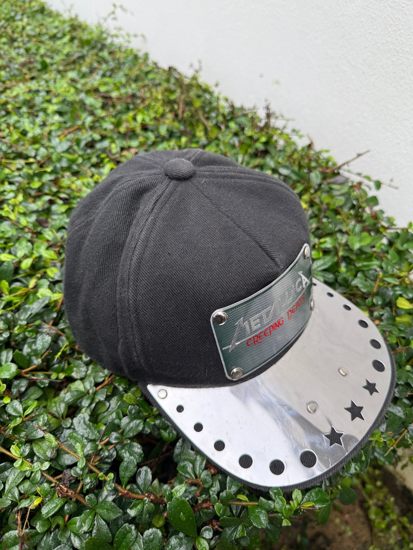 Vintage Metallica “Creeping Death” Snapback Cap with Metal Plate & Star Studded Brim