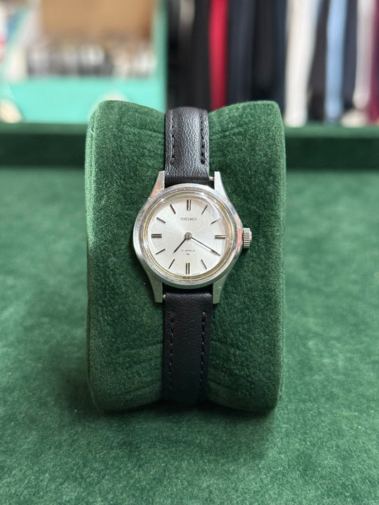 Vintage Seiko 17 Jewels Manual Wind Dress Watch Black Strap
