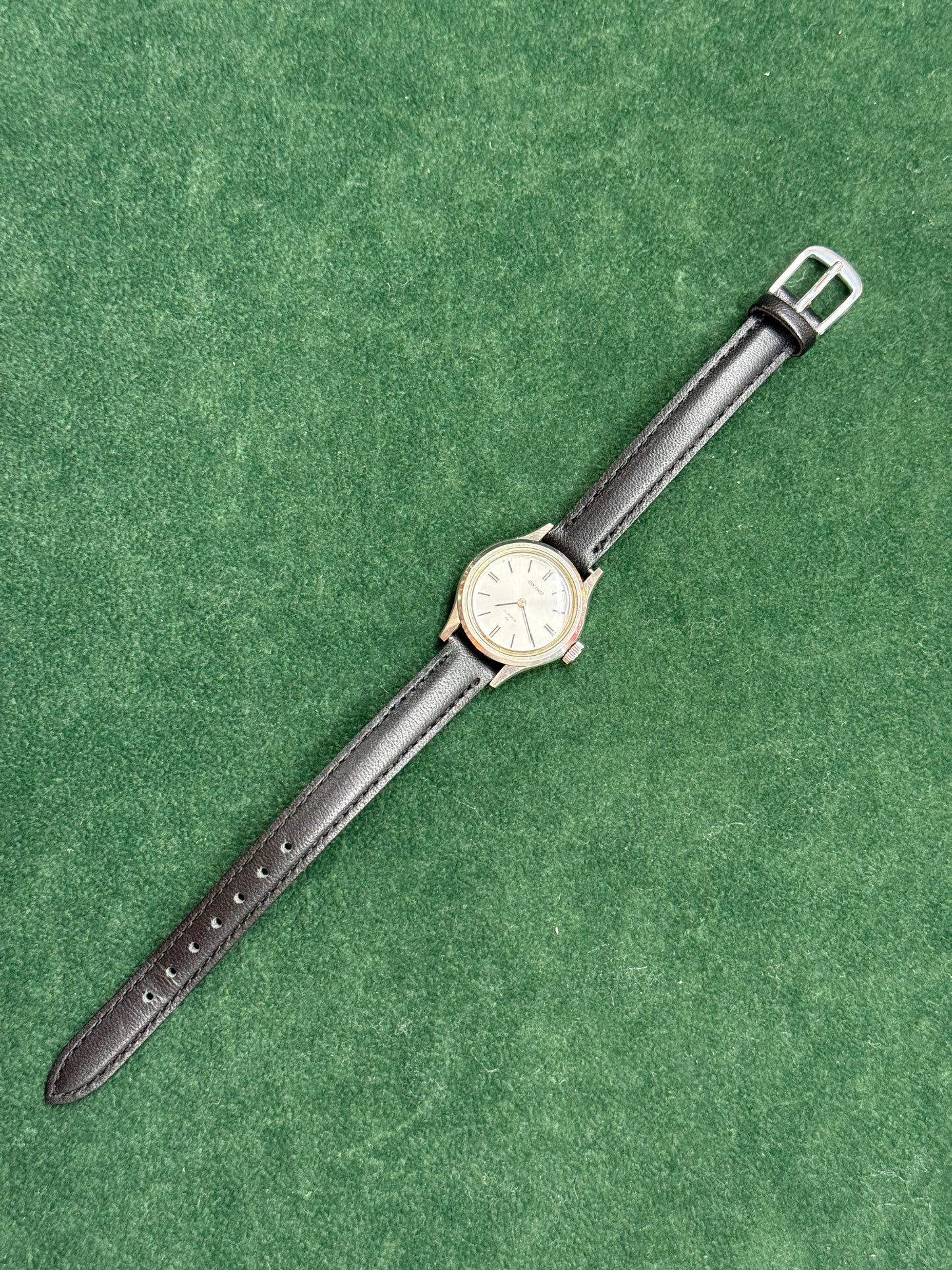 Vintage Seiko 17 Jewels Manual Wind Dress Watch Black Strap