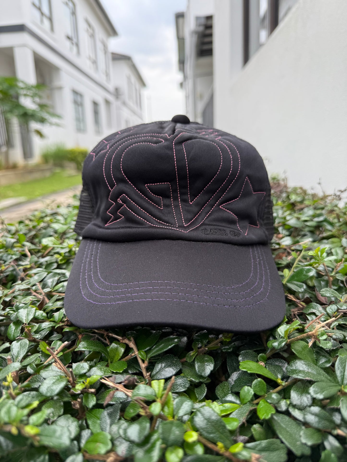 Grateful Dead 2009 Heart & Lightning Trucker Cap