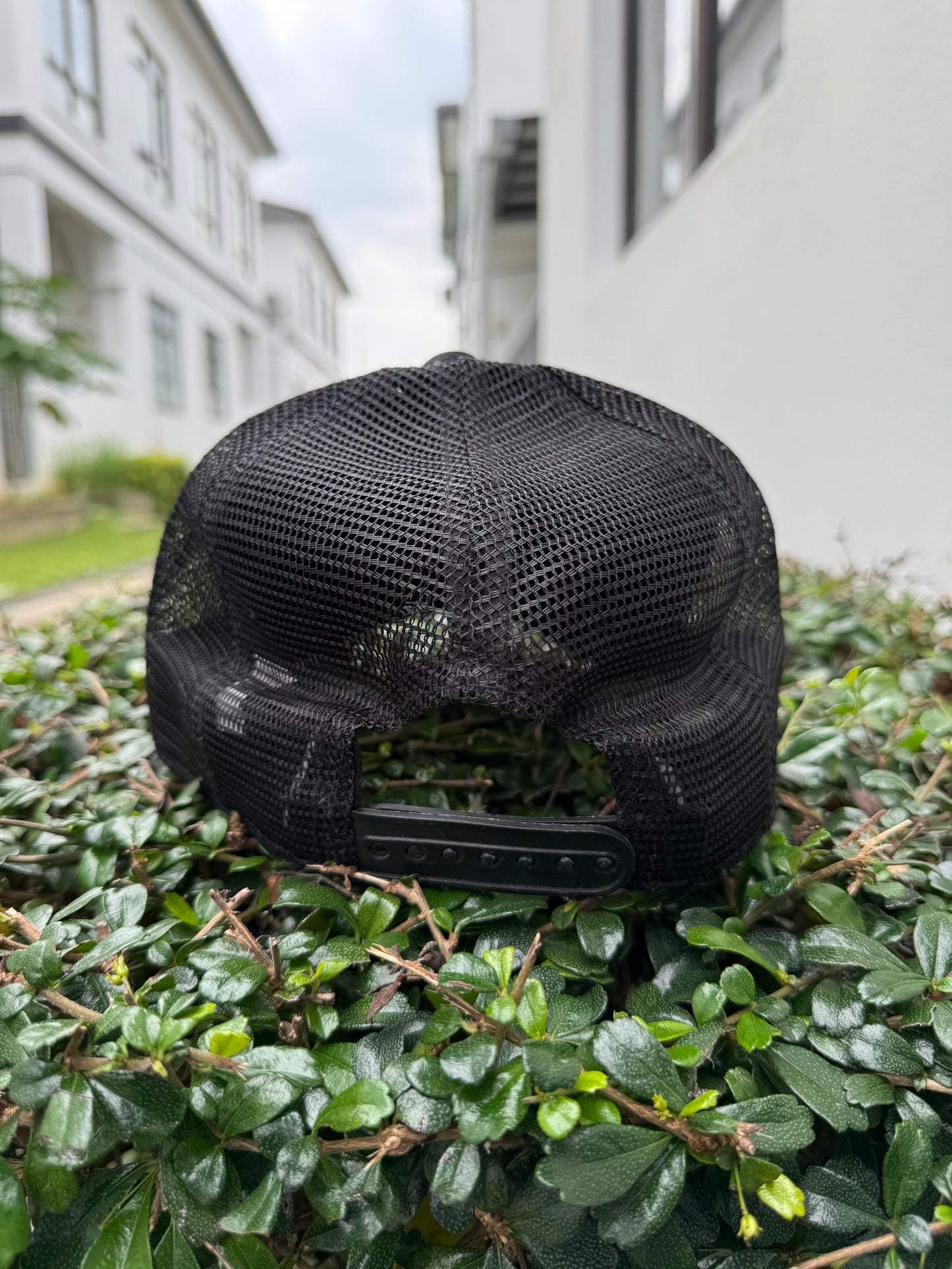 Grateful Dead 2009 Heart & Lightning Trucker Cap