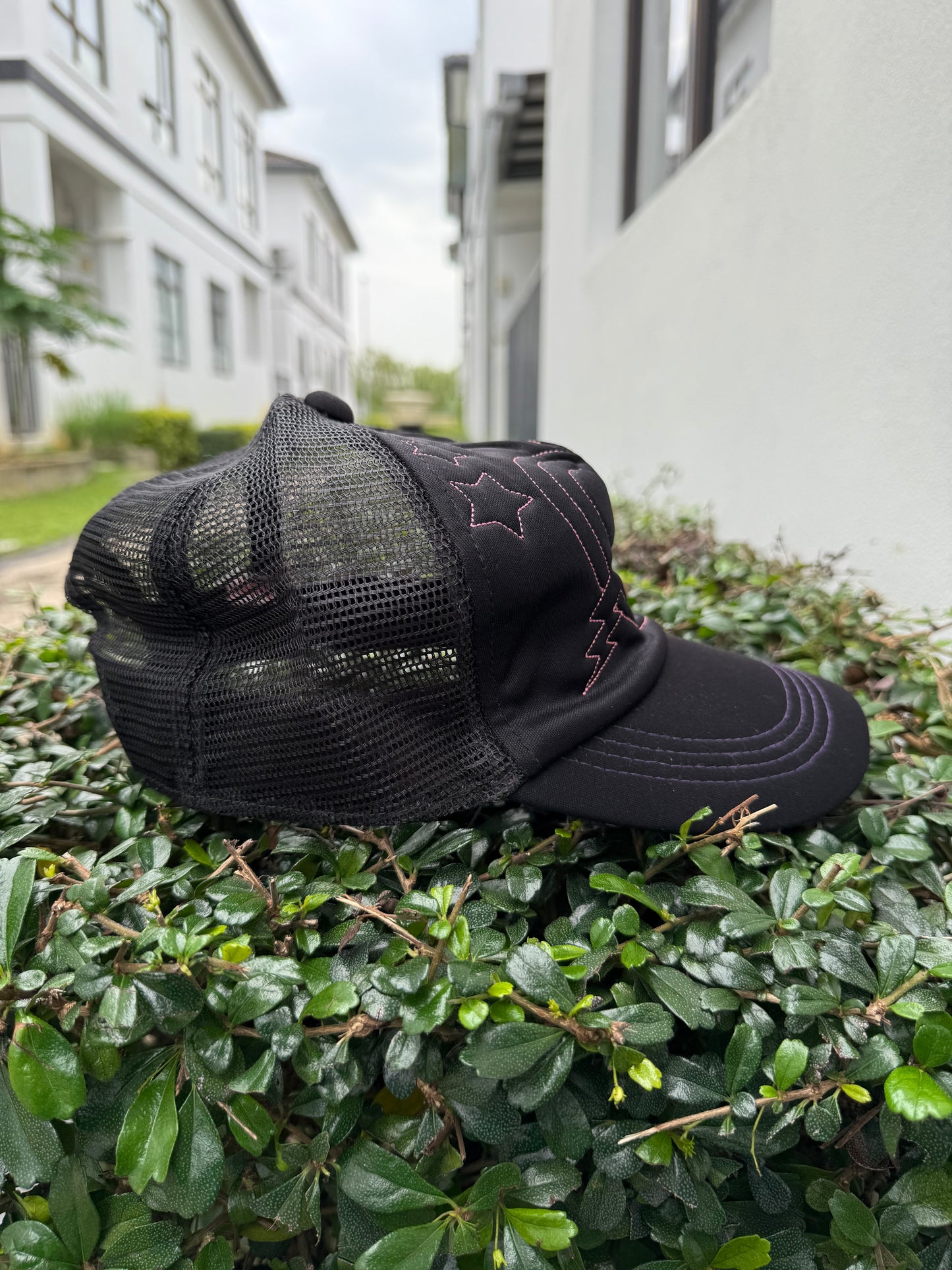 Grateful Dead 2009 Heart & Lightning Trucker Cap