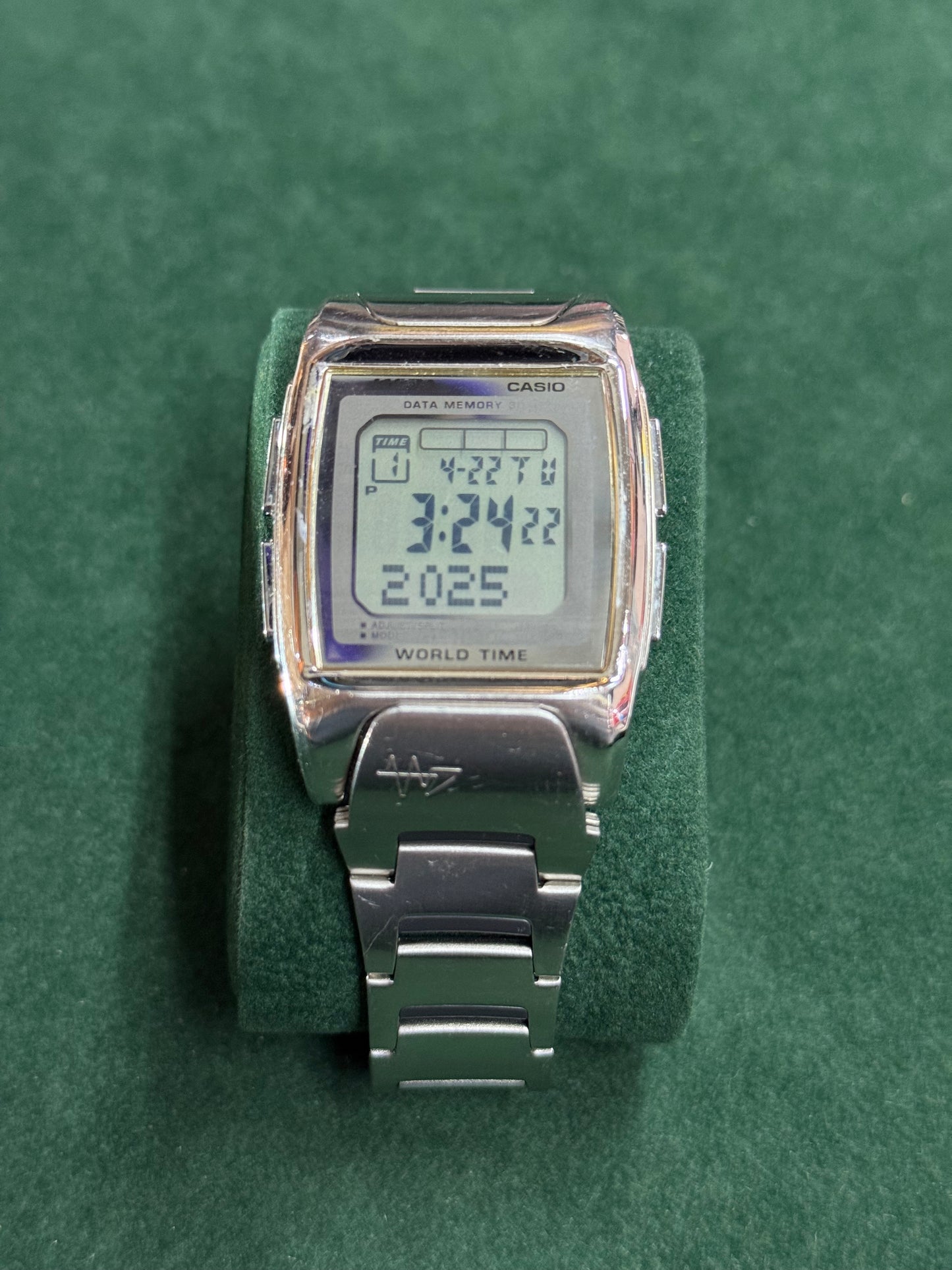 Rare Vintage Casio Data Memory 30 World Time ME-110 Stainless Steel Digital Watch Japan