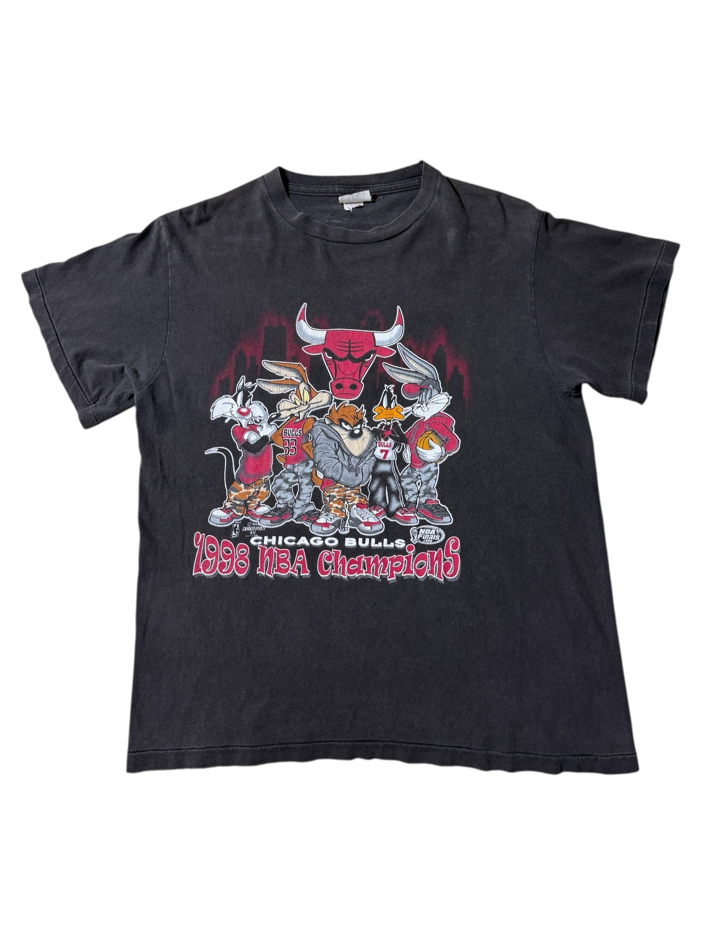 Vintage 1998 Chicago Bulls x Looney Tunes NBA Champions Tshirt Made In Usa
