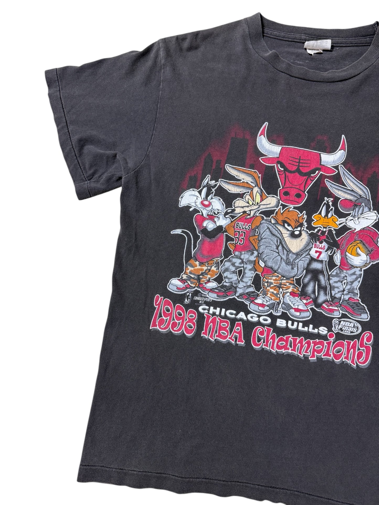 Vintage 1998 Chicago Bulls x Looney Tunes NBA Champions Tshirt Made In Usa