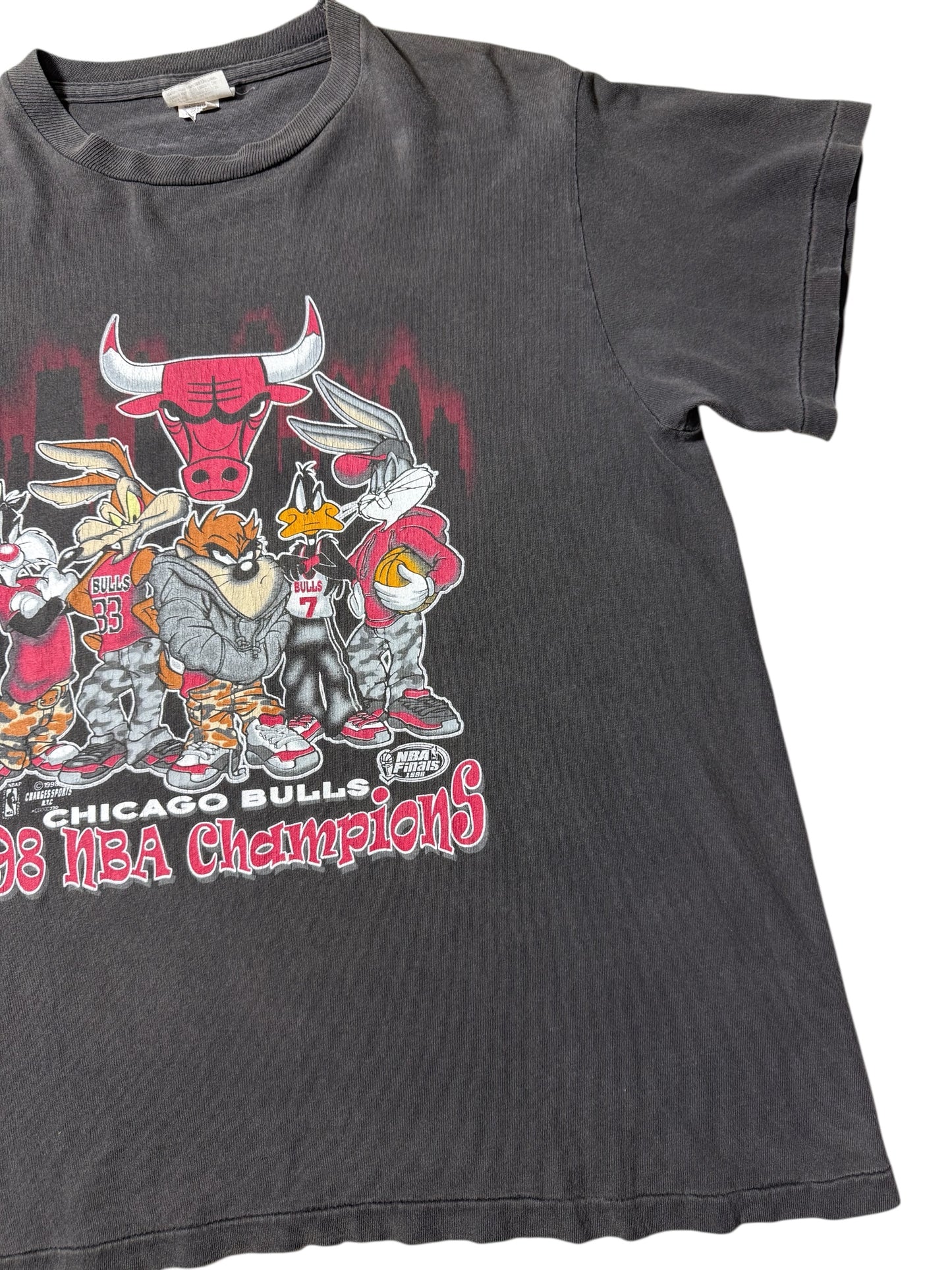 Vintage 1998 Chicago Bulls x Looney Tunes NBA Champions Tshirt Made In Usa