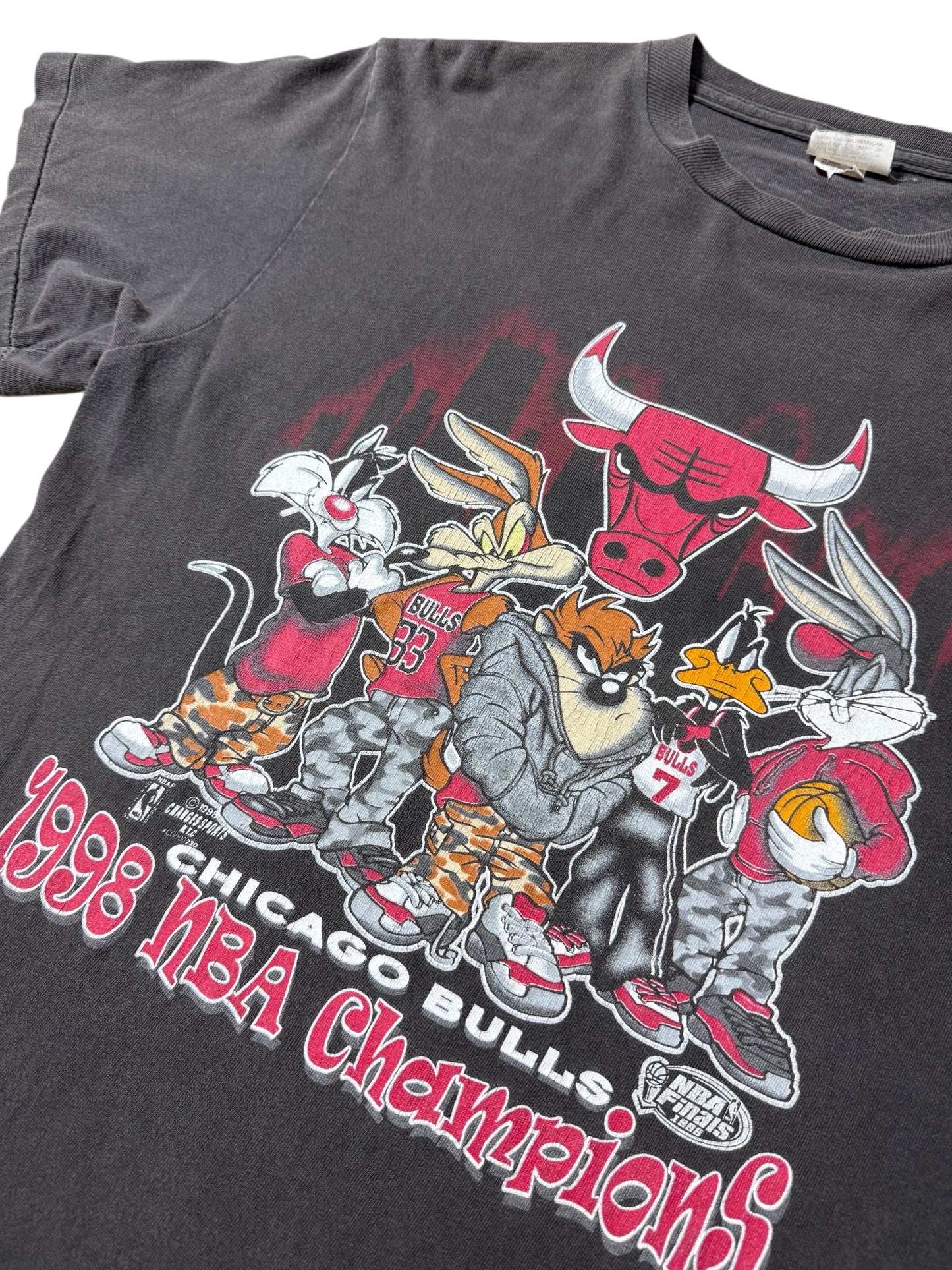 Vintage 1998 Chicago Bulls x Looney Tunes NBA Champions Tshirt Made In Usa