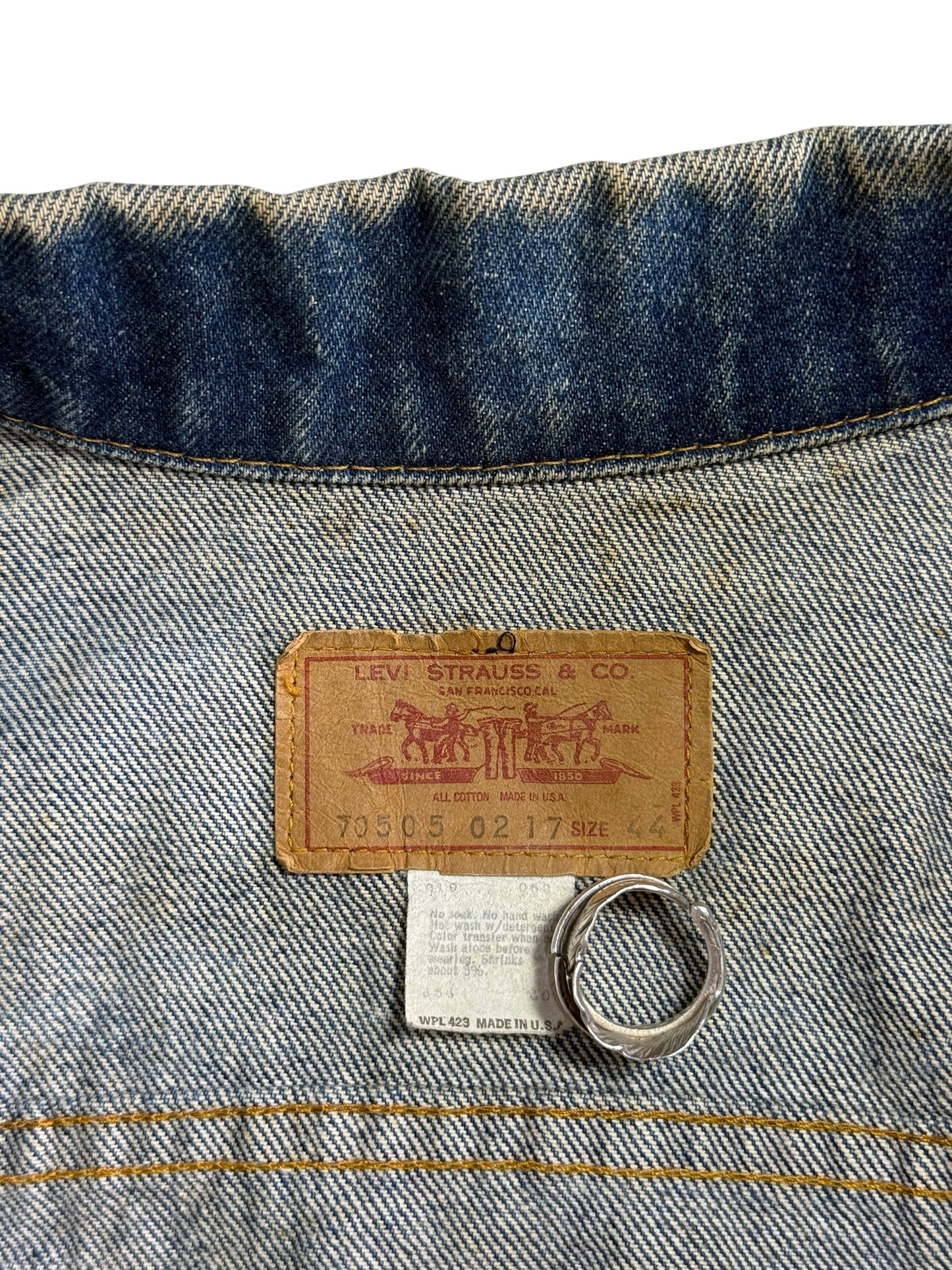 Vintage 1970s Levis 70505-0217 Denim Jacket Single R Blank Tab